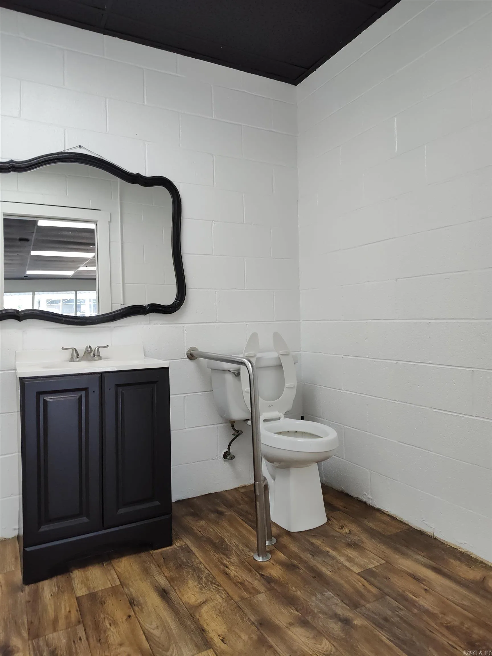 Property at 1407 N West  1409 N. West Ave - Image 29