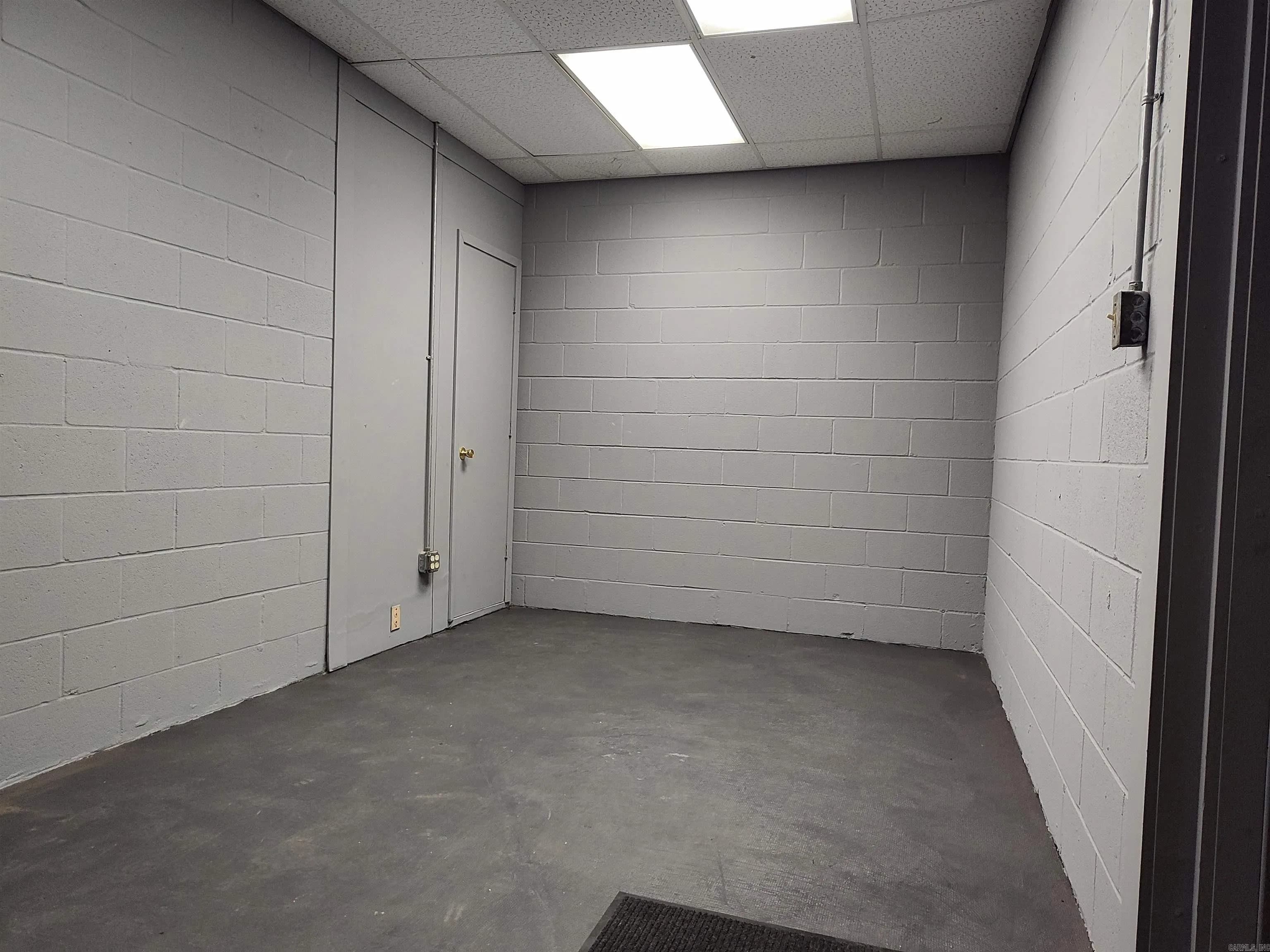 Property at 1407 N West  1409 N. West Ave - Image 22