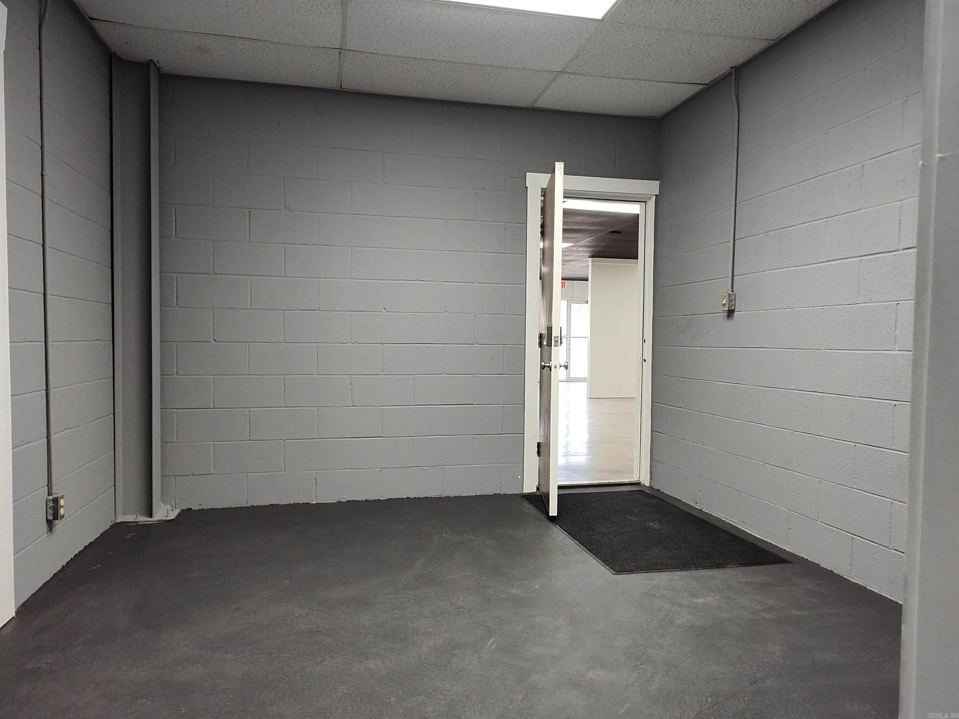 Property at 1407 N West  1409 N. West Ave - Image 23