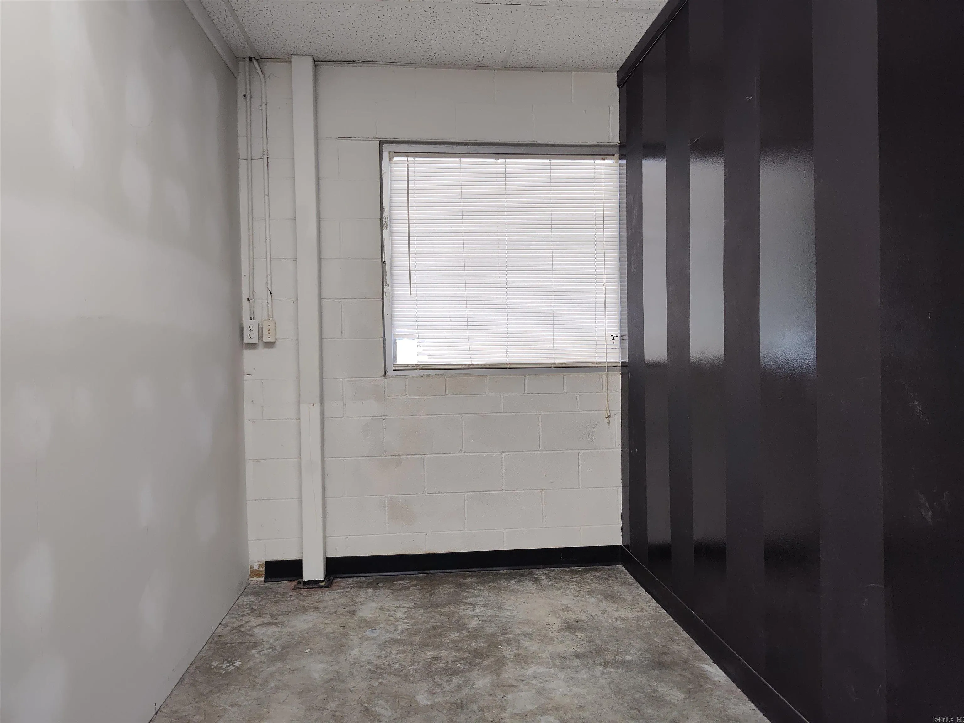 Property at 1407 N West  1409 N. West Ave - Image 24