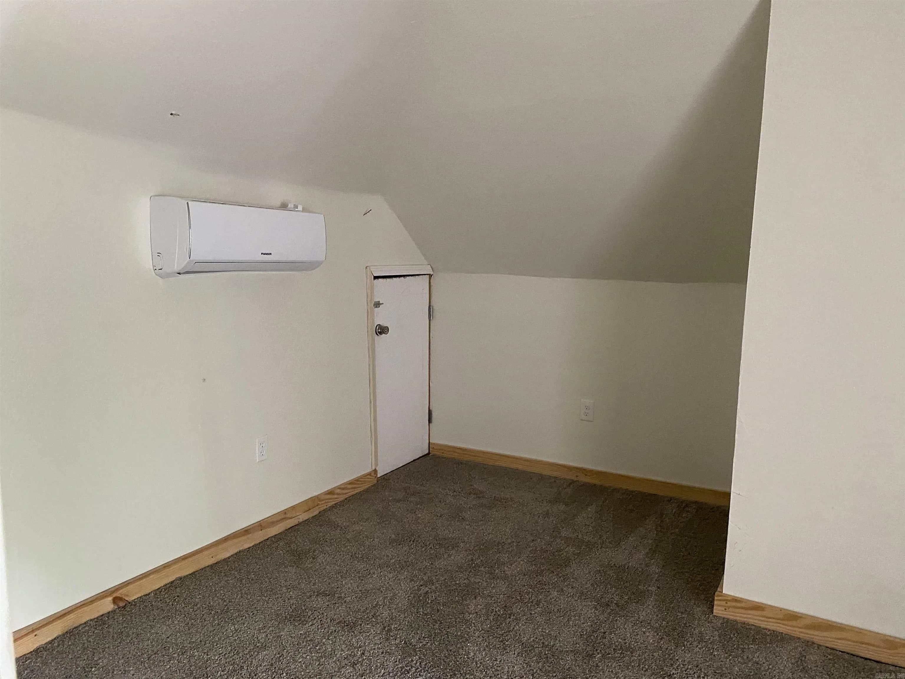 Property at 3010 S Izard - Image 22