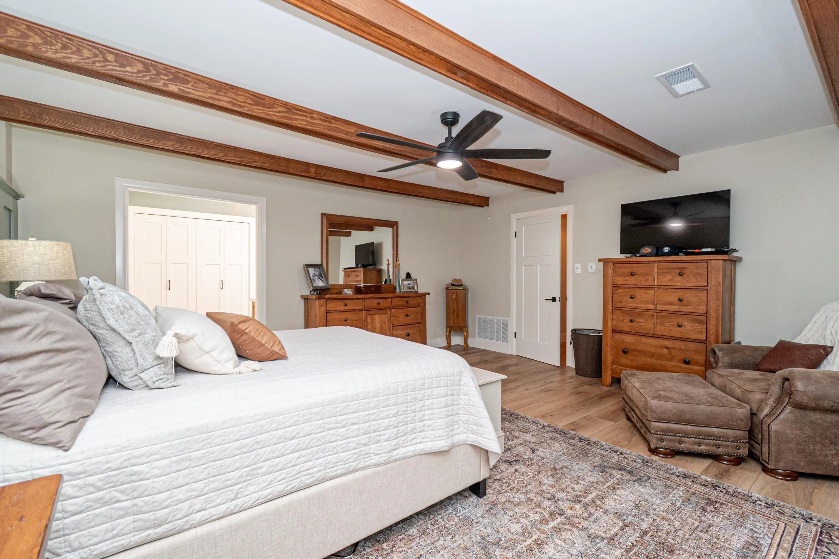 Property at 2504  Forest lawn dr - Image 20