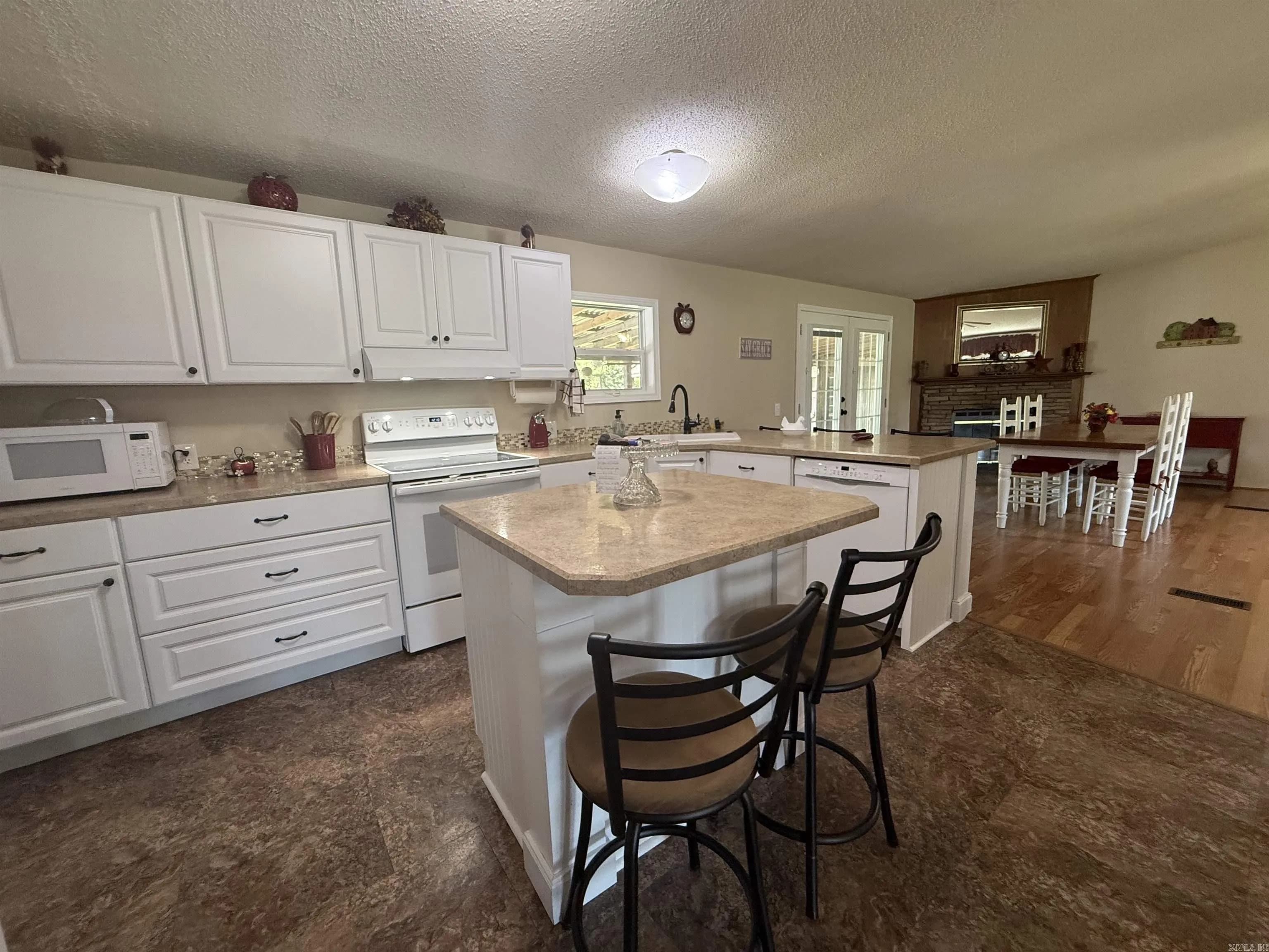 Property at 403  Jackson - Image 14