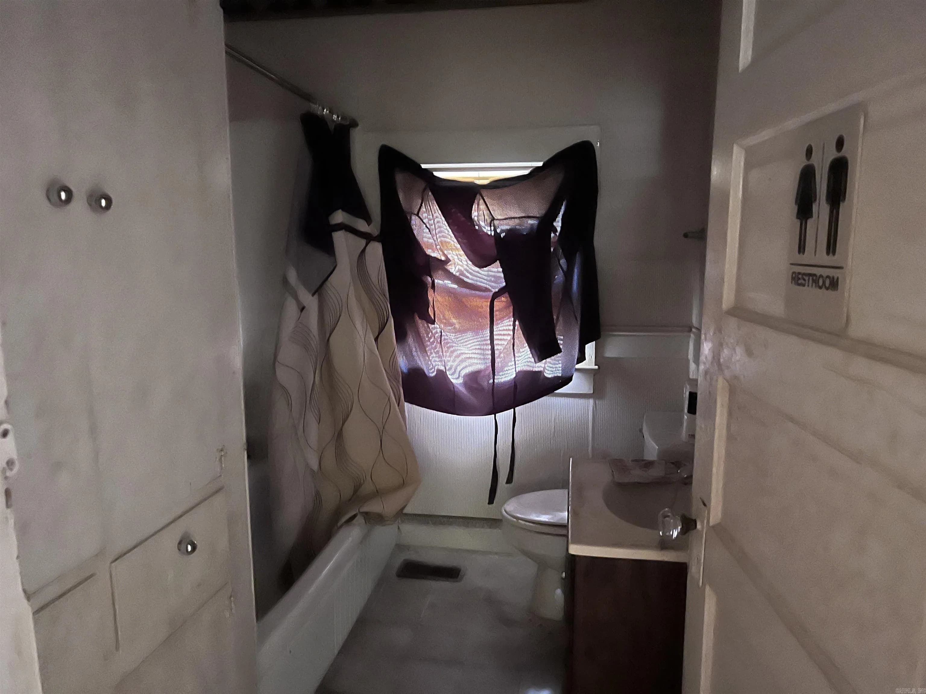 Property at 1113 W Grand - Image 7