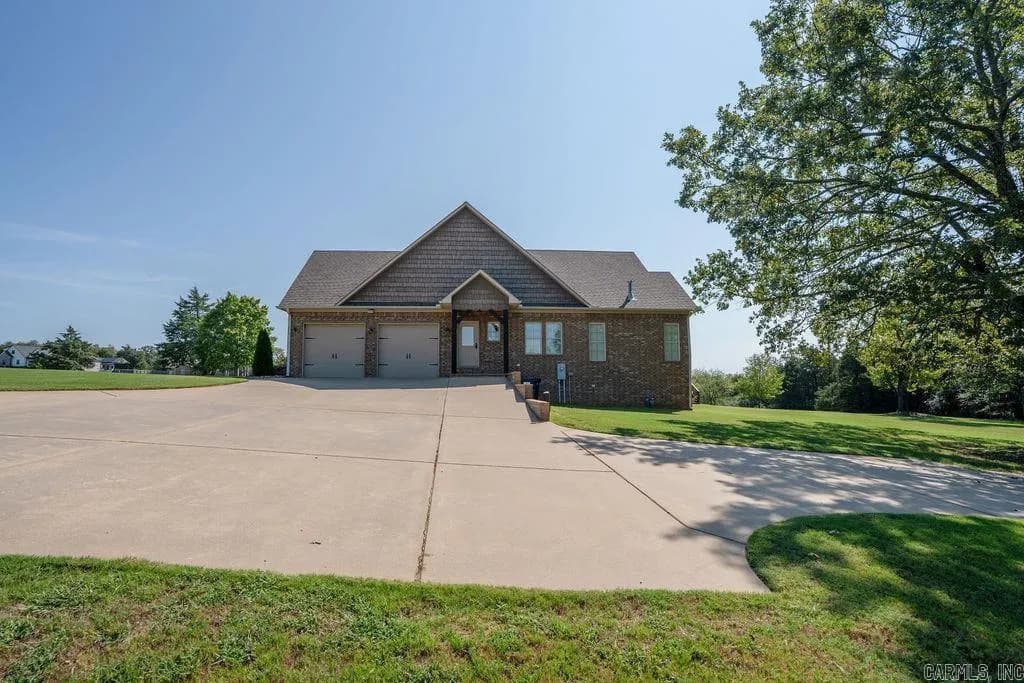 Property at 4  Woodridge - Image 4