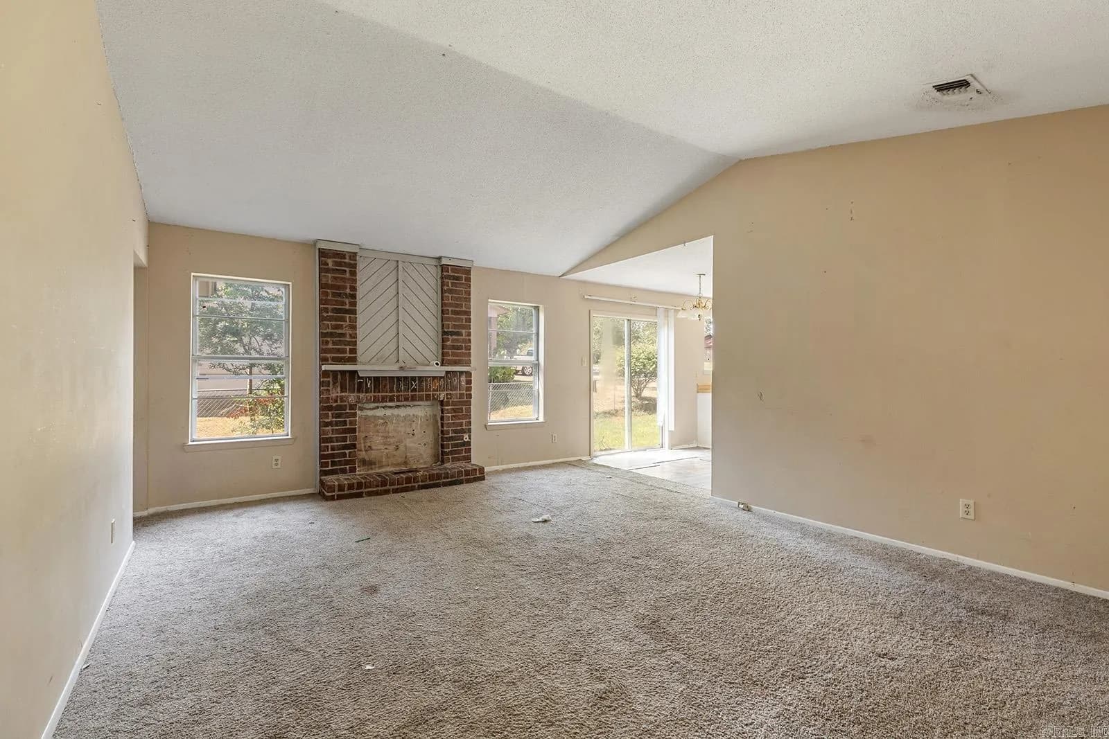 Property at 1704  Garfield - Image 4