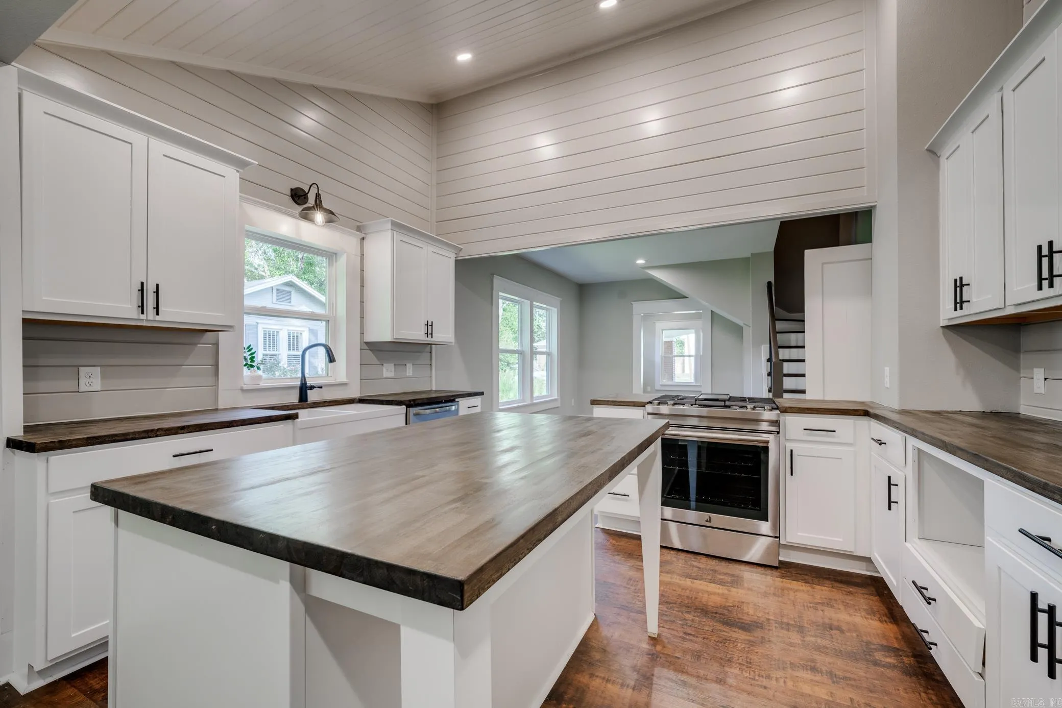 Property at 953  Watkins street - Image 12