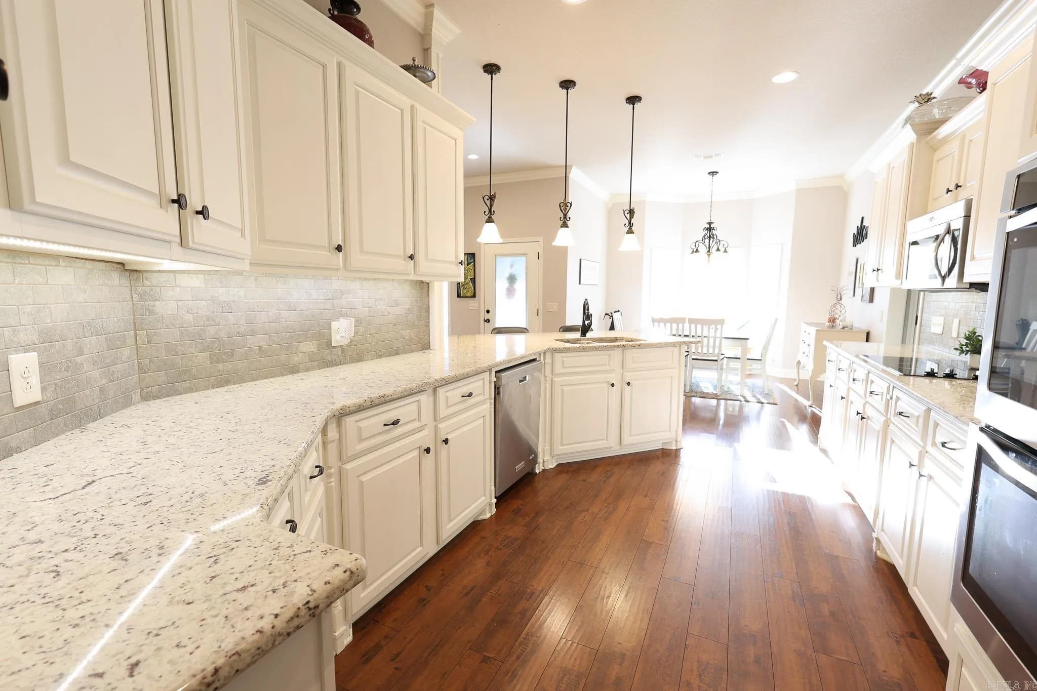 Property at 208  Rexanne dr - Image 8
