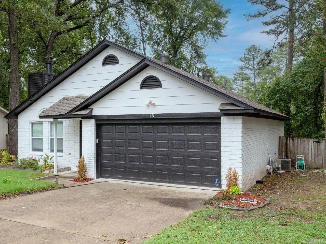 Property at 18  Willow oak - Image 2