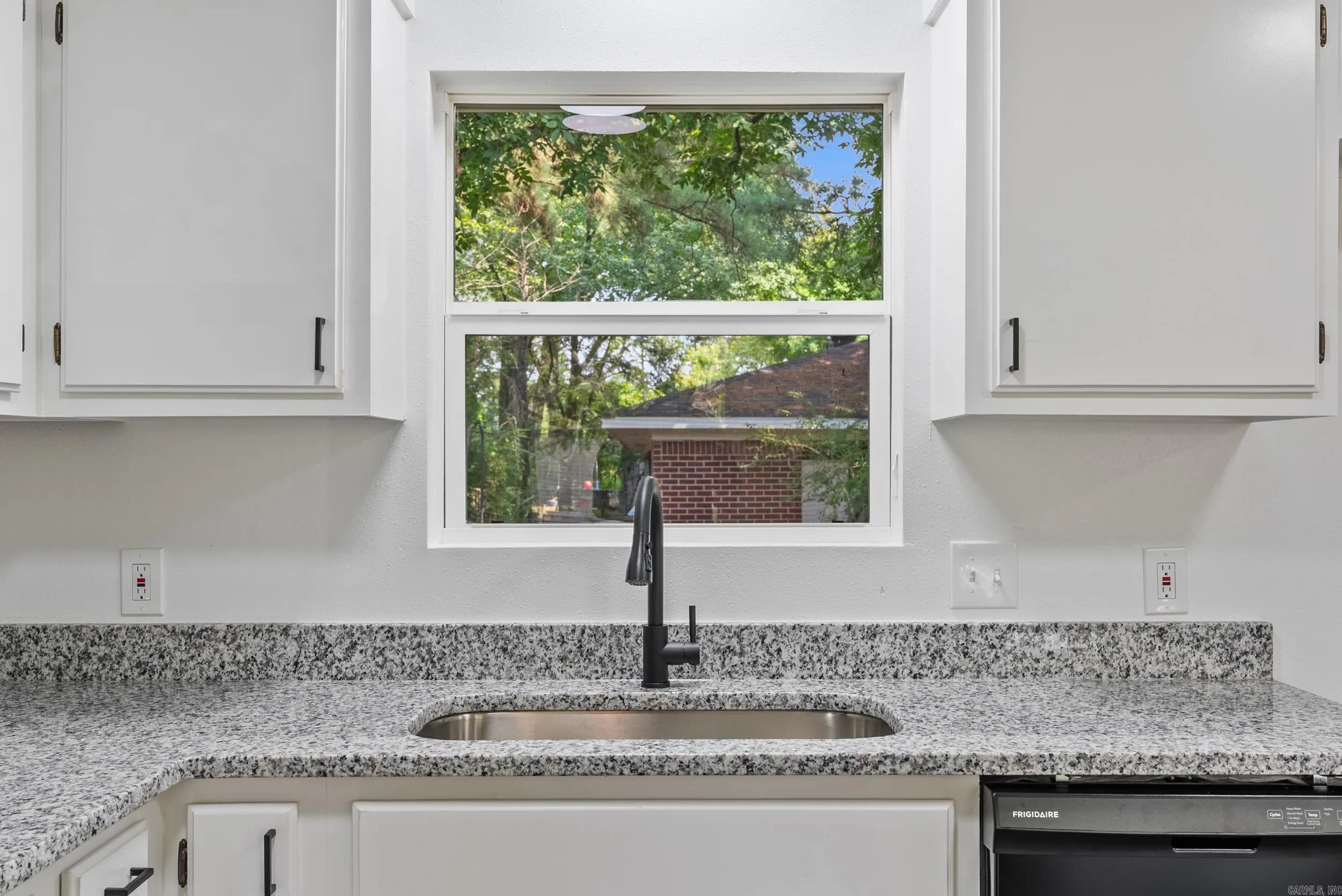 Property at 324 S Center - Image 28