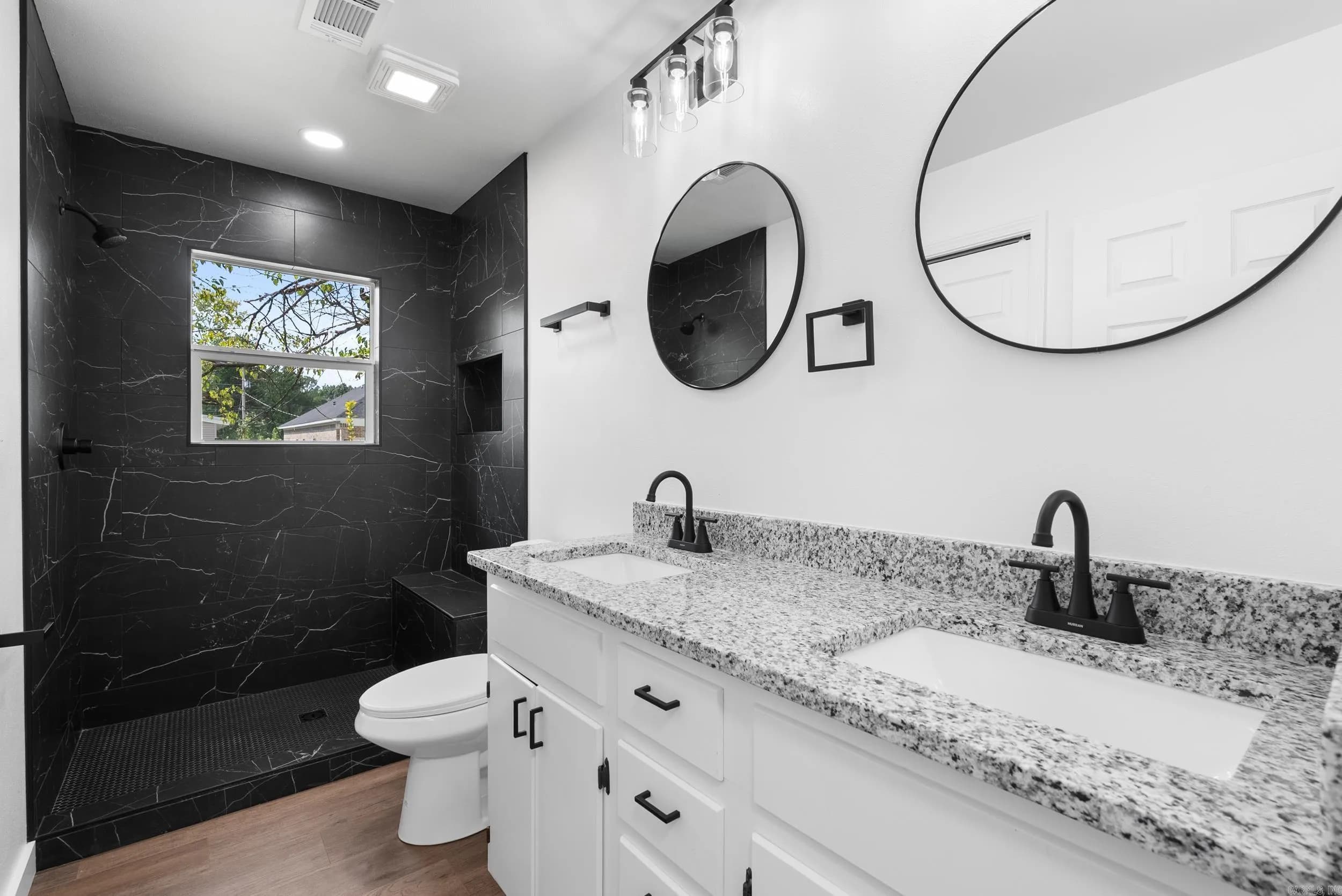 Property at 324 S Center - Image 31