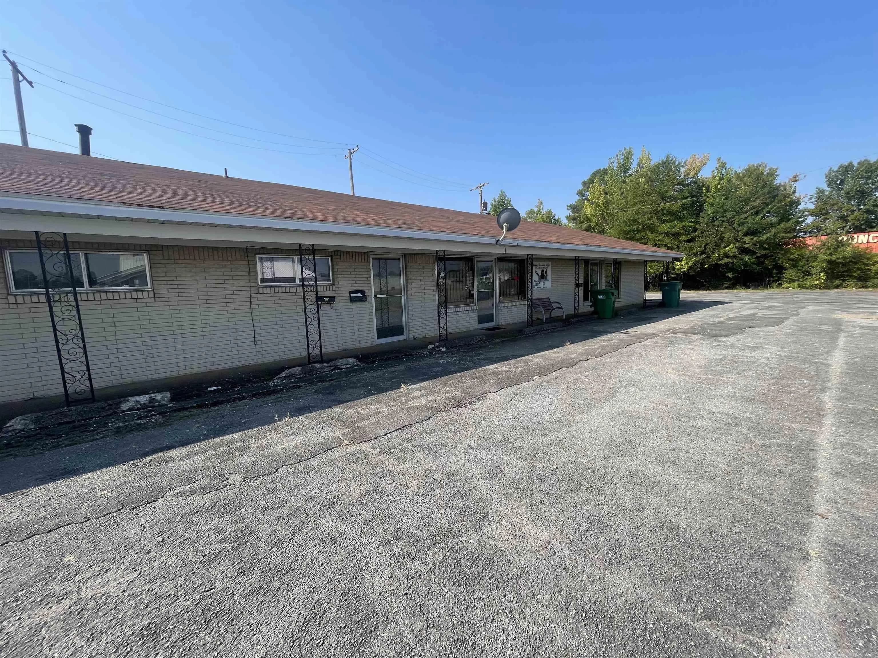 Property at 2902  Catalpa - Image 3