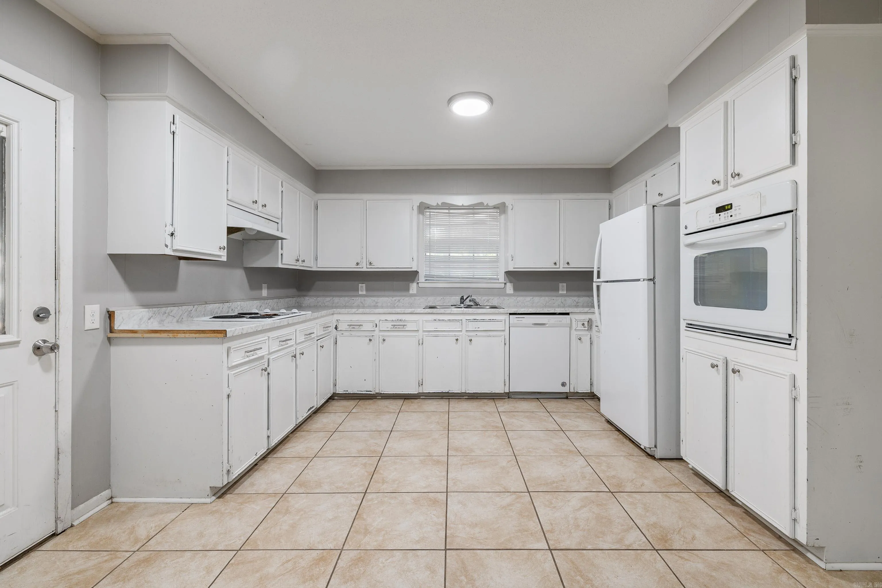 Property at 5709  Chaucer - Image 4