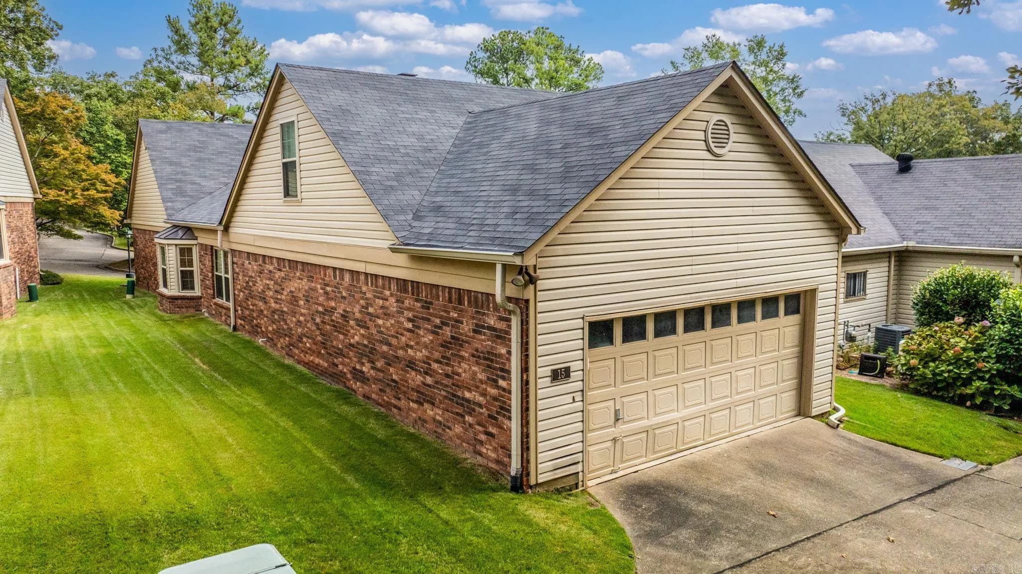 Property at 2112  Hinson  15, 15 - Image 7