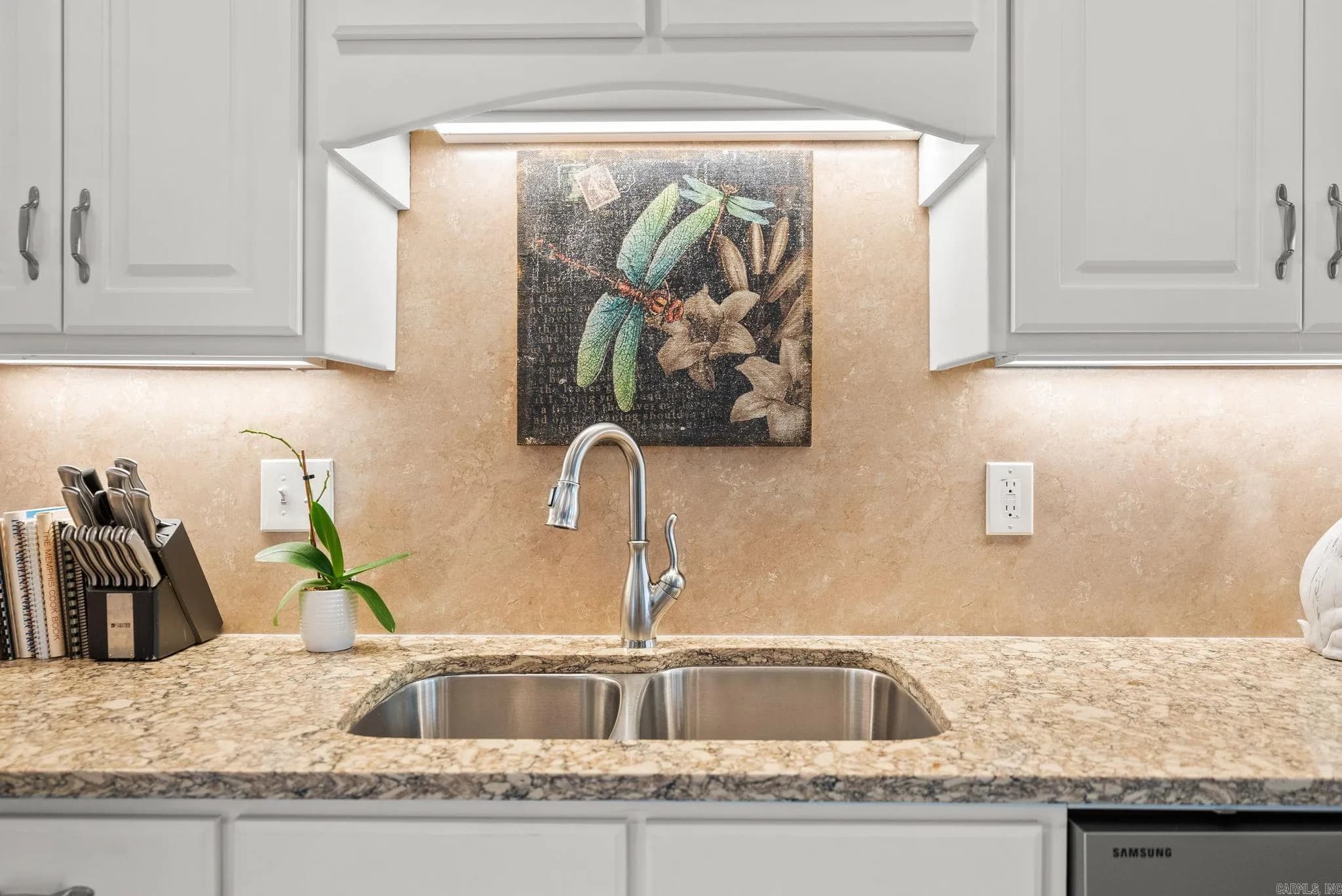 Property at 2112  Hinson  15, 15 - Image 23