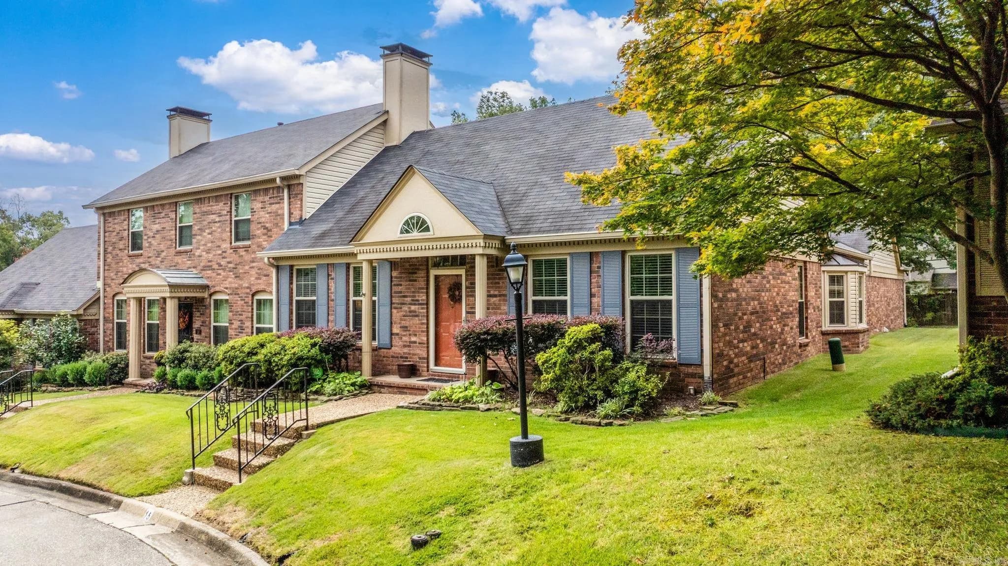 Property at 2112  Hinson  15, 15 - Image 2