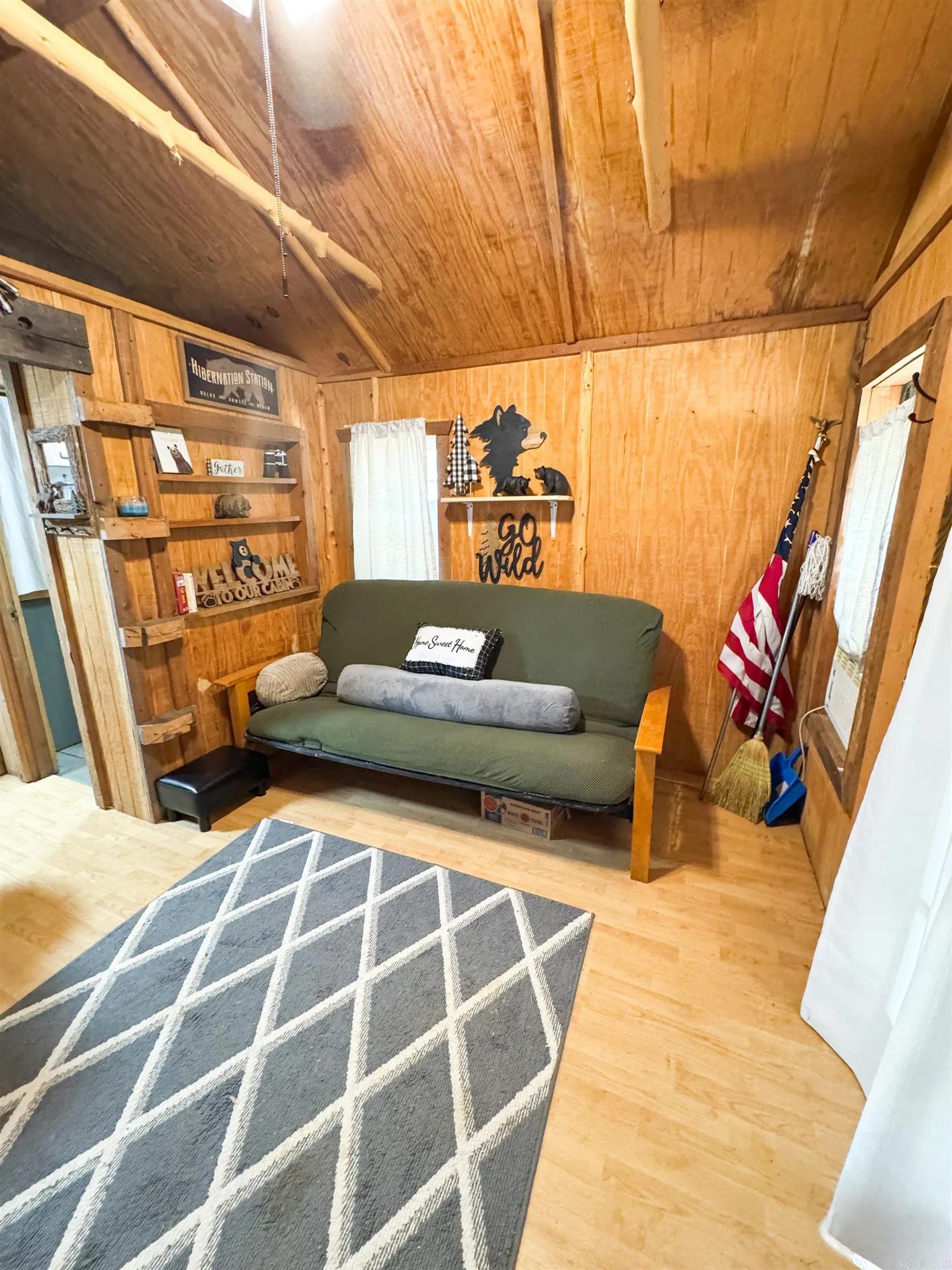 Property at 602  Schrock - Image 10