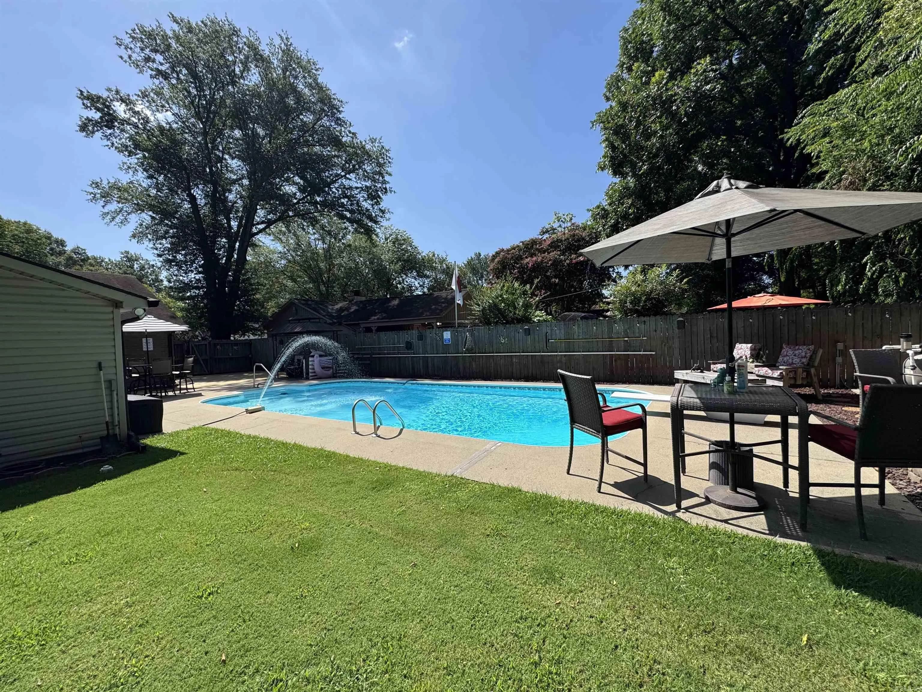 Property at 1012 S Leslie - Image 15