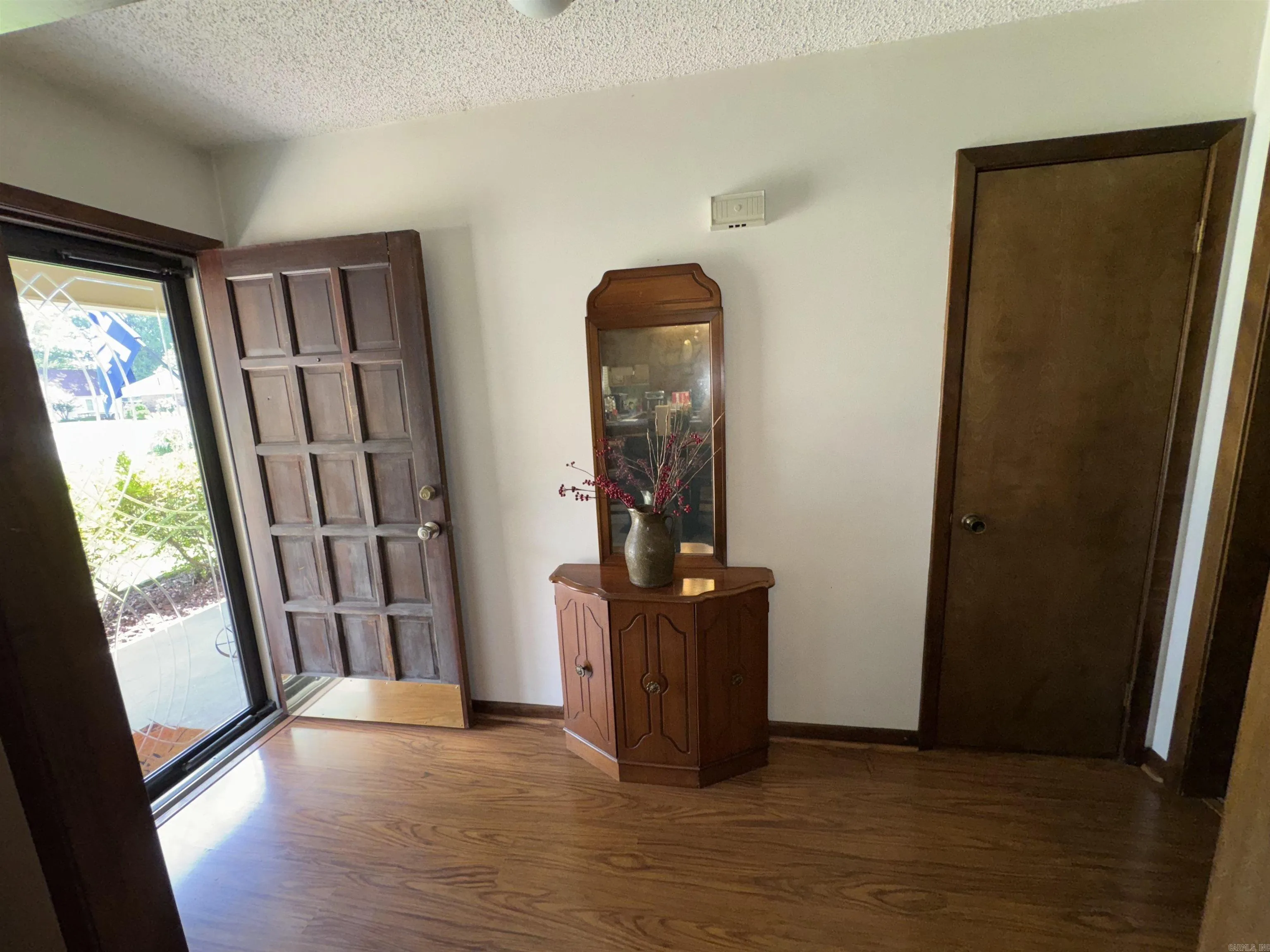 Property at 1012 S Leslie - Image 33