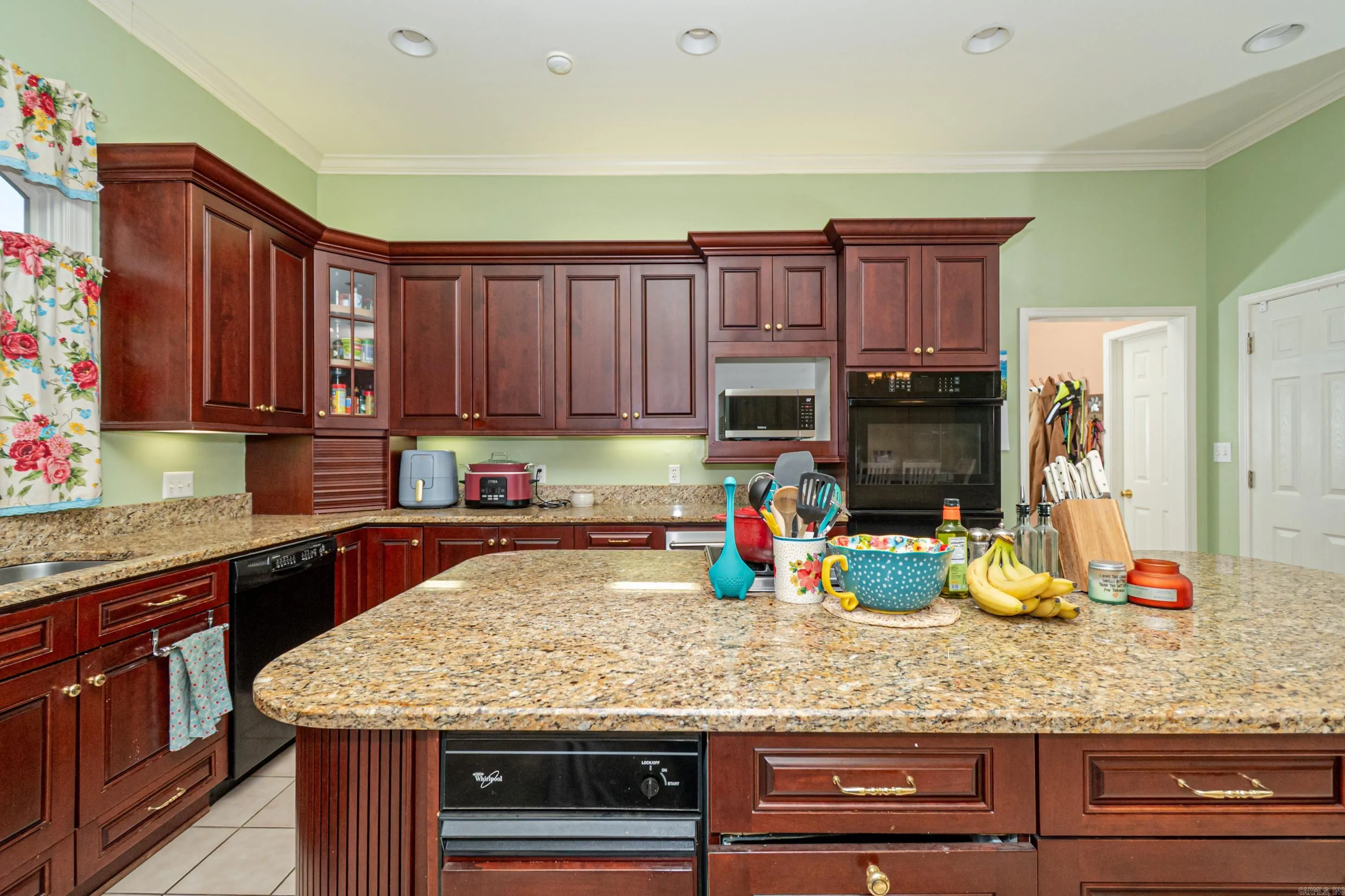 Property at 300  Archer ave - Image 8