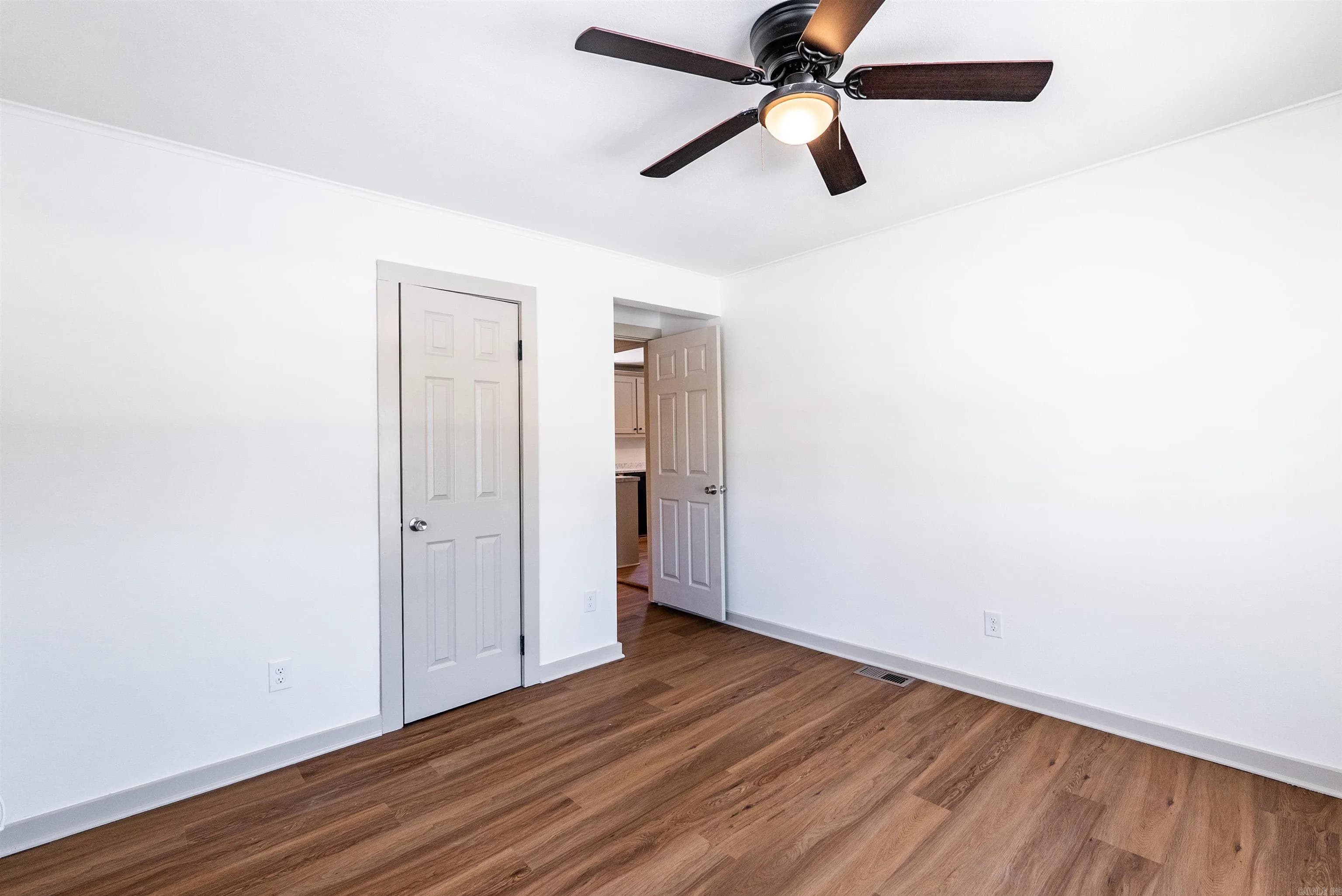 Property at 511 S Grant - Image 9