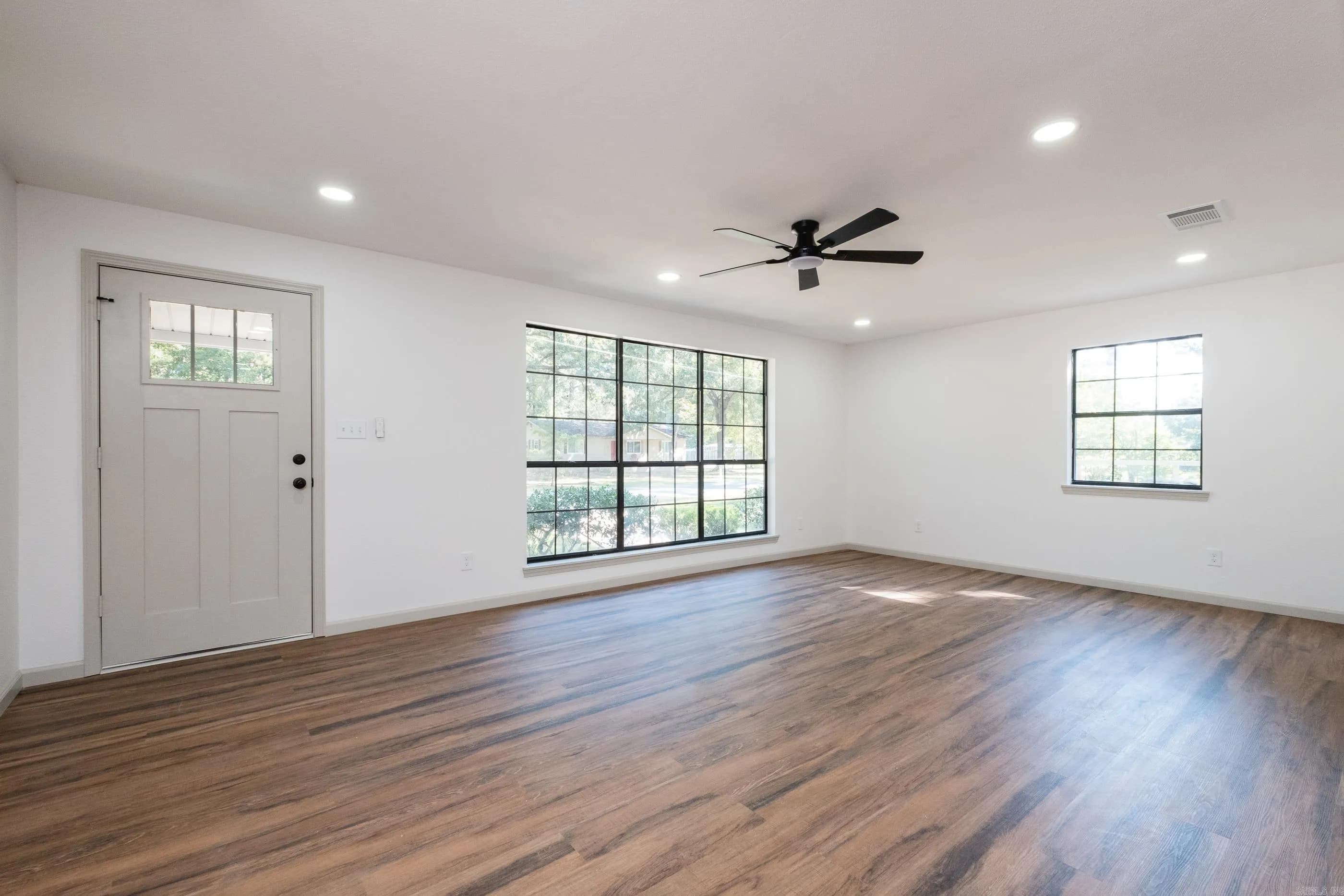 Property at 306 SE 1st - Image 10