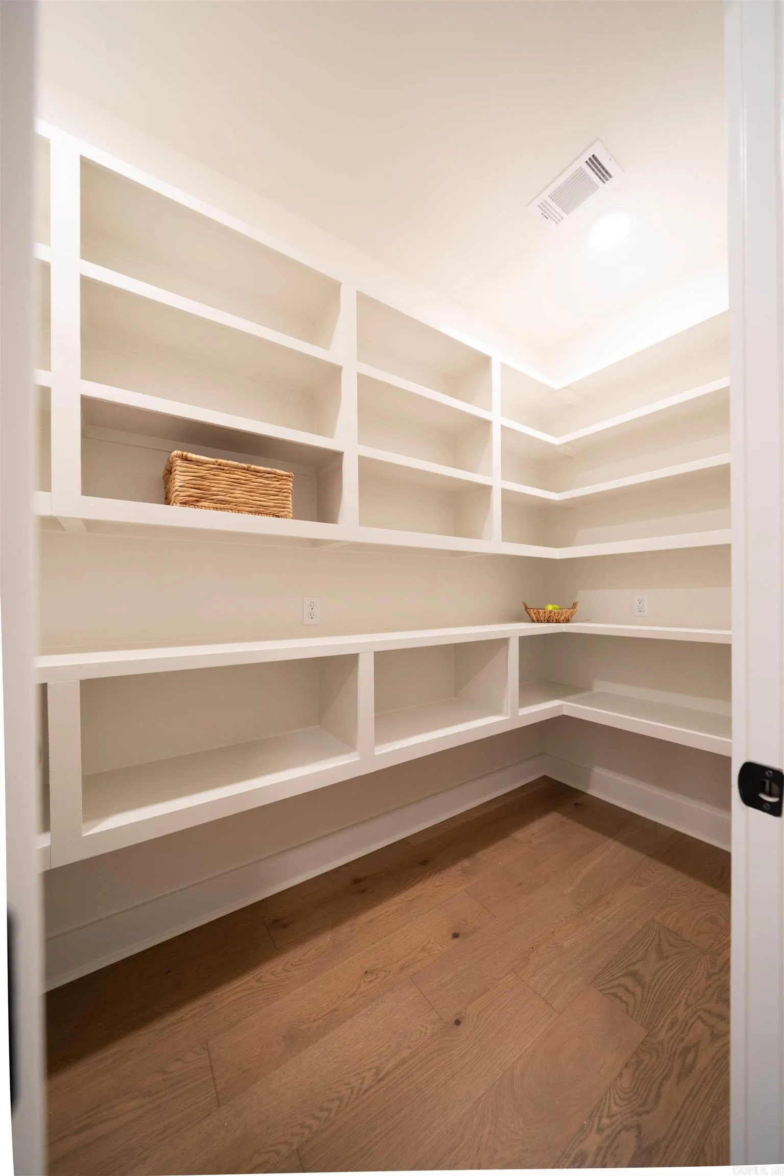 Property at 70  Corniche - Image 11