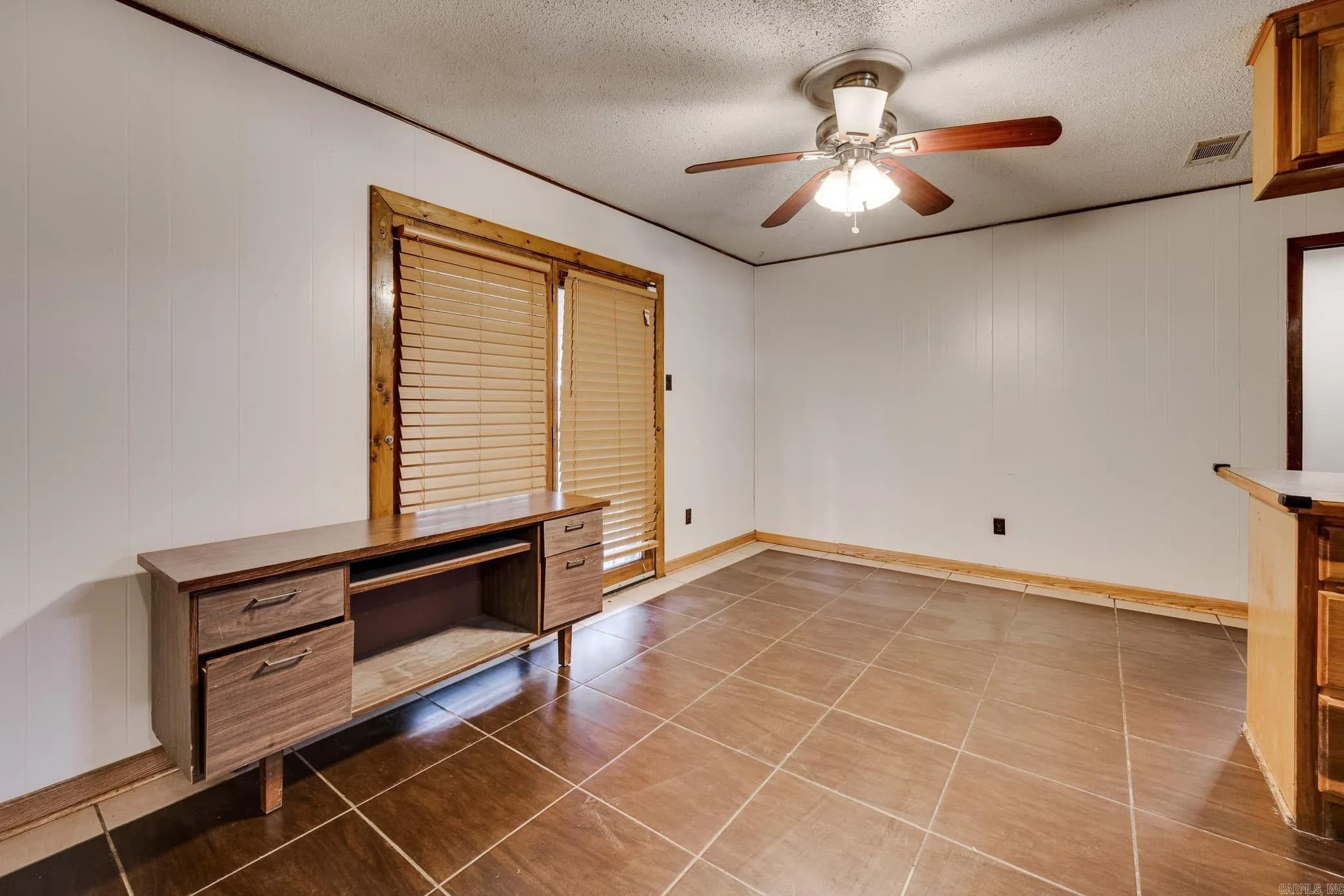 Property at 3938  Wooddale - Image 13