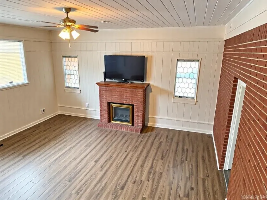 Property at 702  Park - Image 2