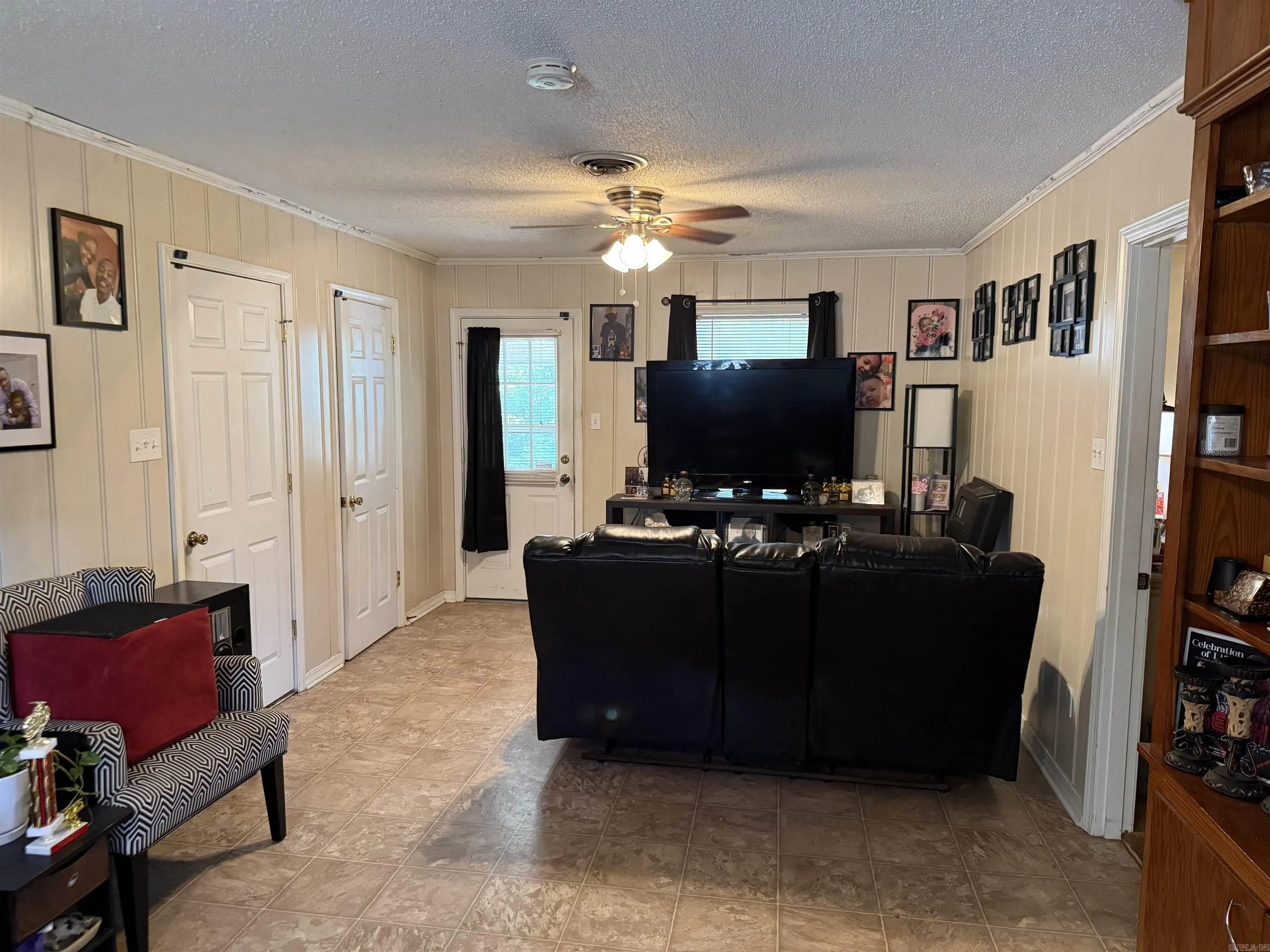 Property at 702  Park - Image 10
