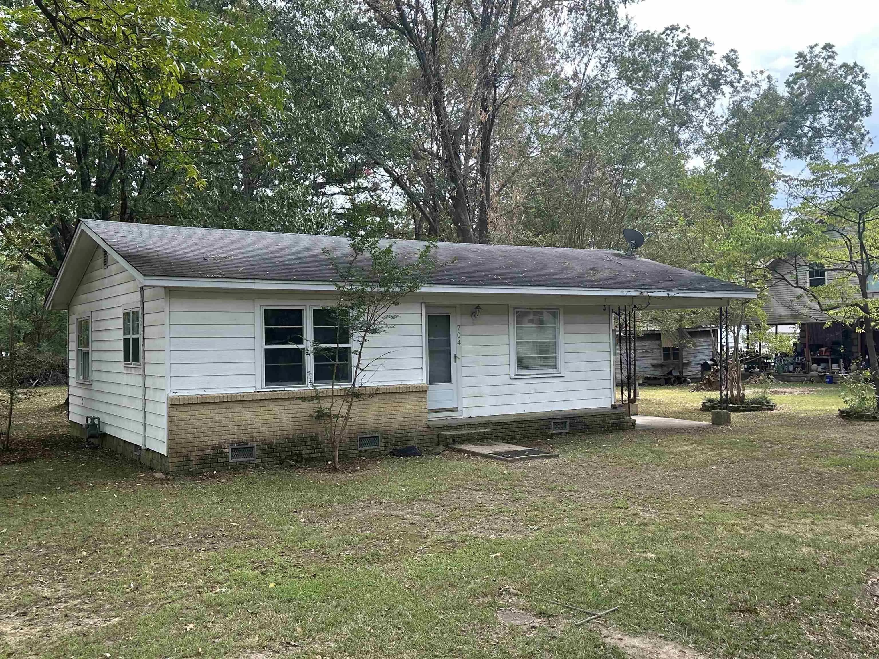 Property at 704  N. cypress - Image 1