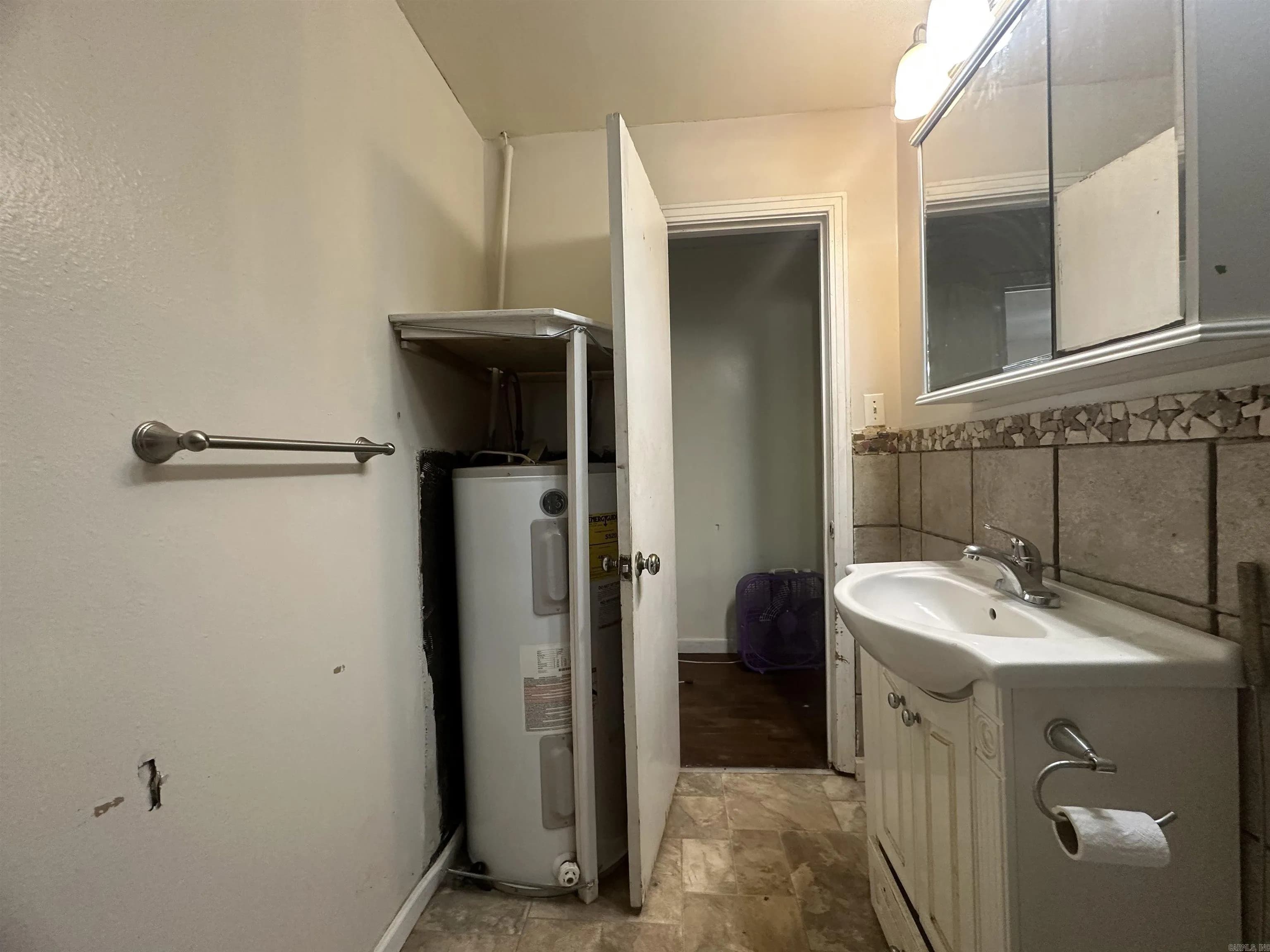 Property at 704  N. cypress - Image 22