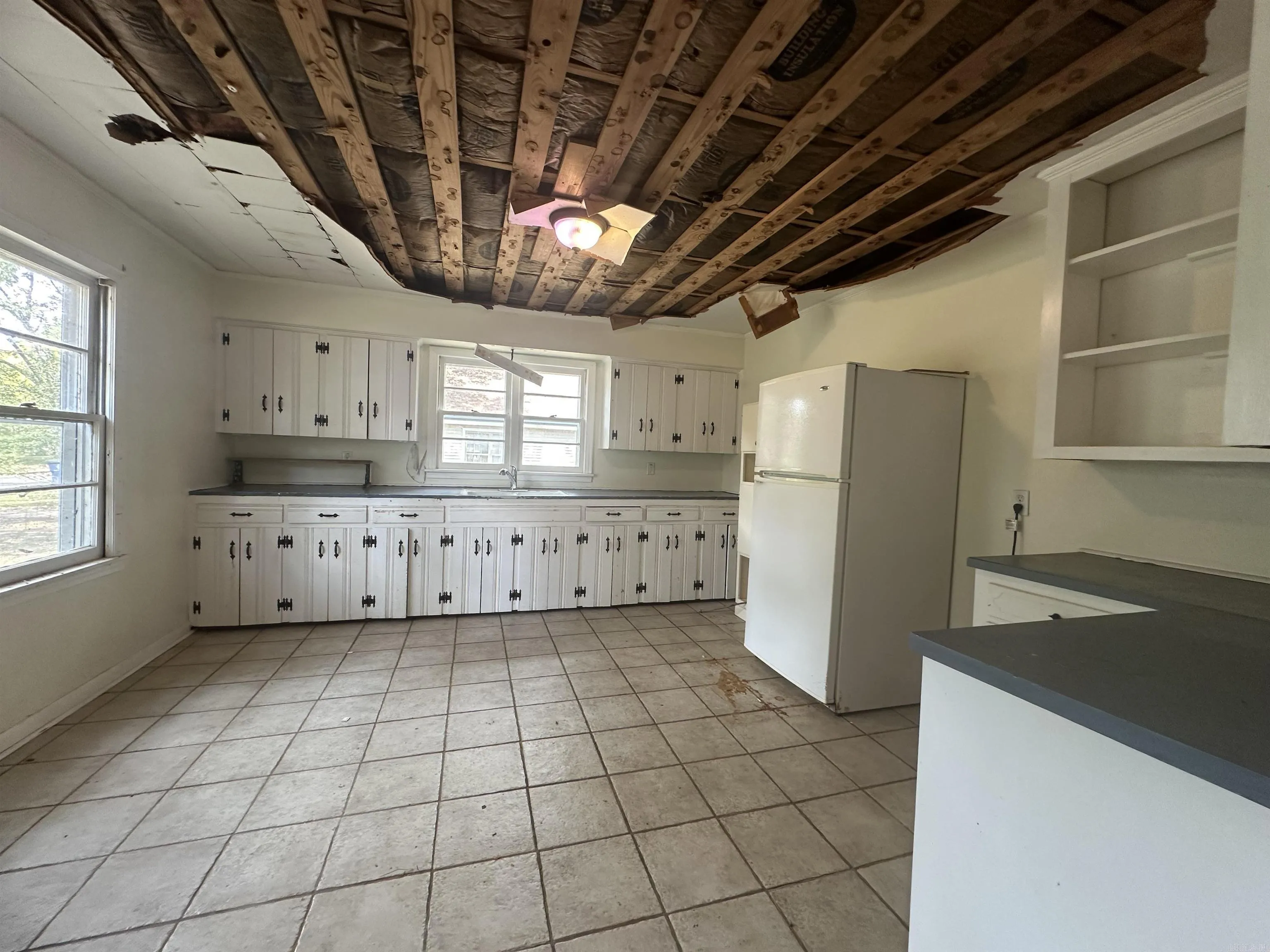 Property at 704  N. cypress - Image 11