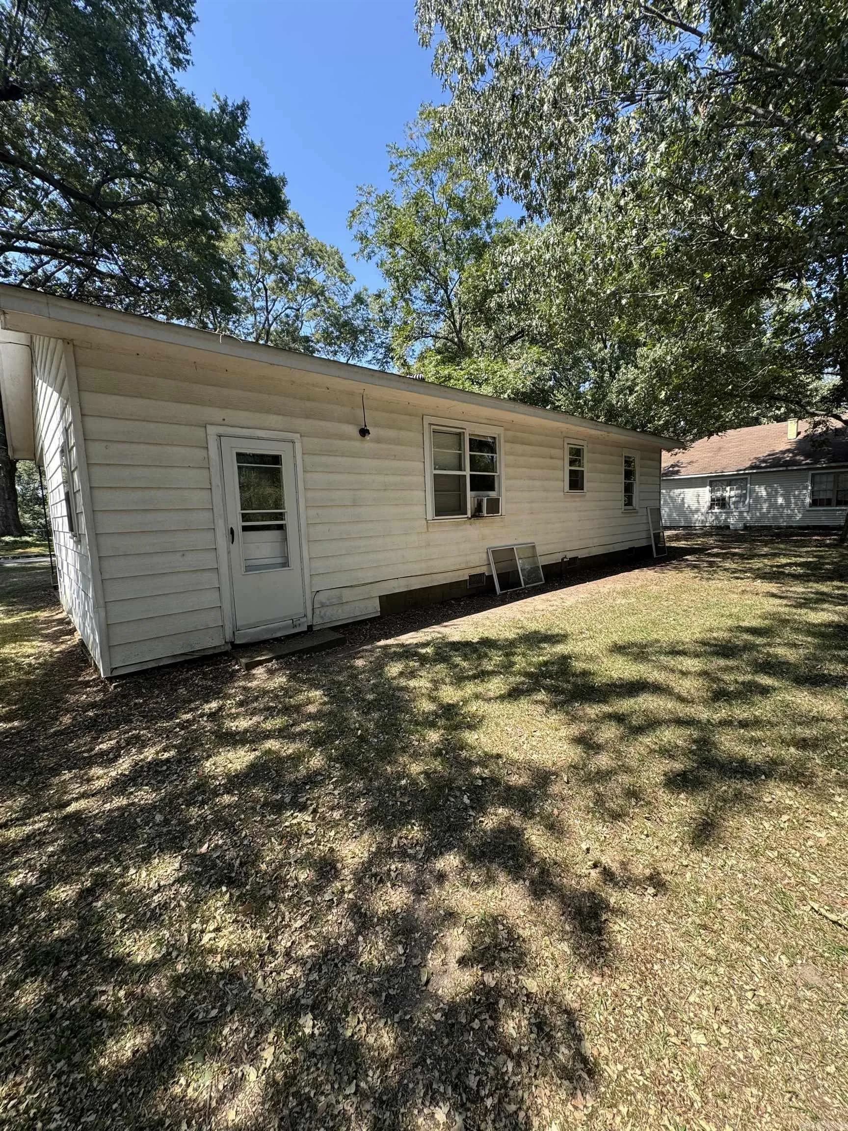 Property at 704  N. cypress - Image 4