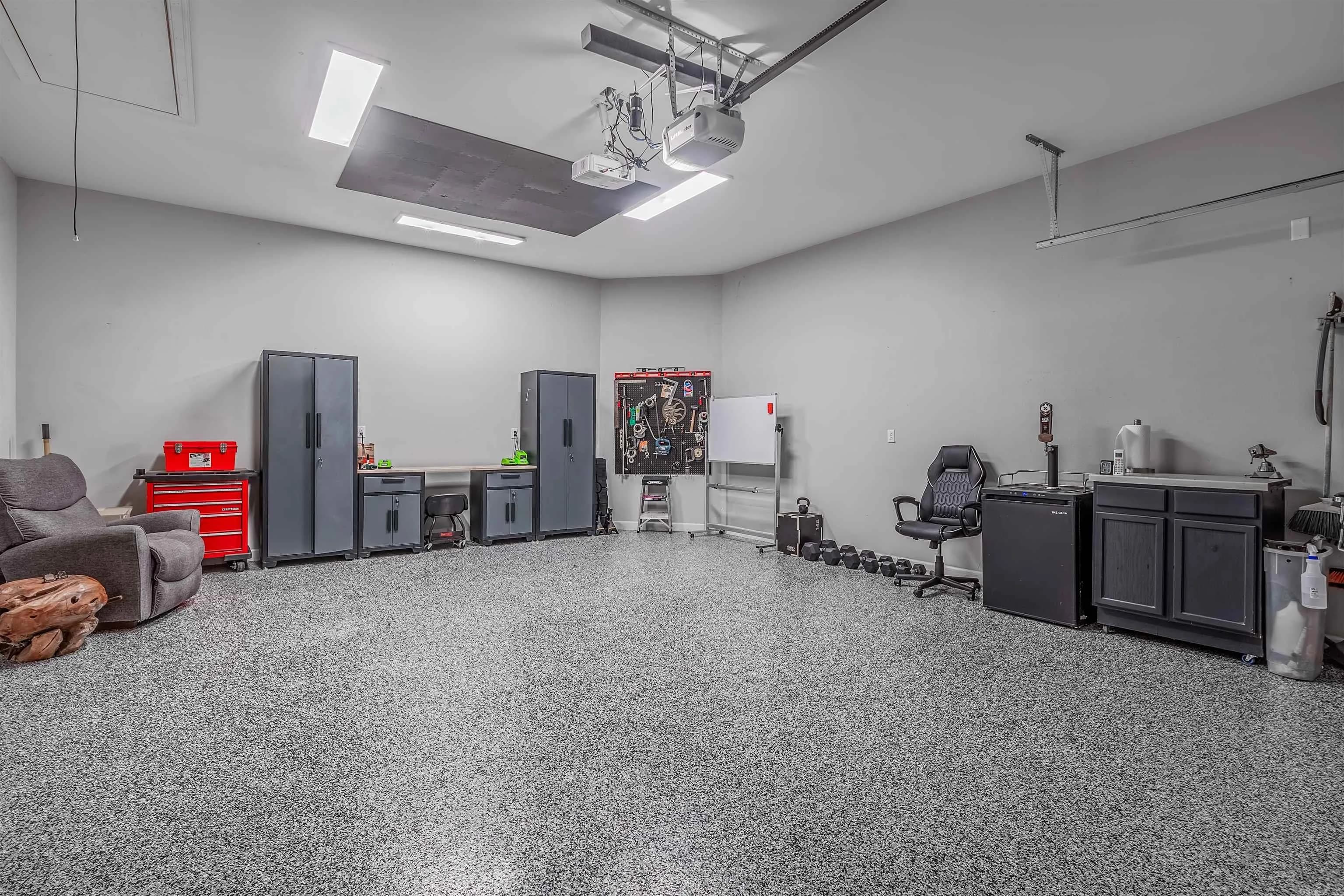Property at 105  Riverview dr. - Image 35