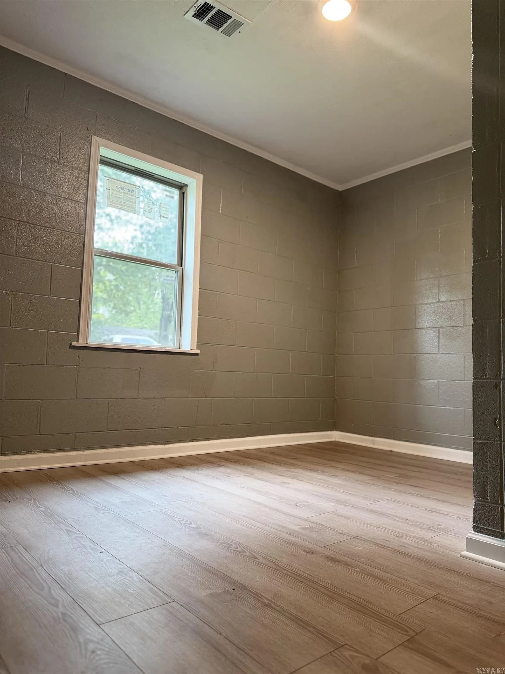 Property at 1402  Forrest - Image 6