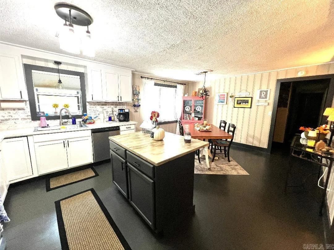 Property at 204  Morrison - Image 12