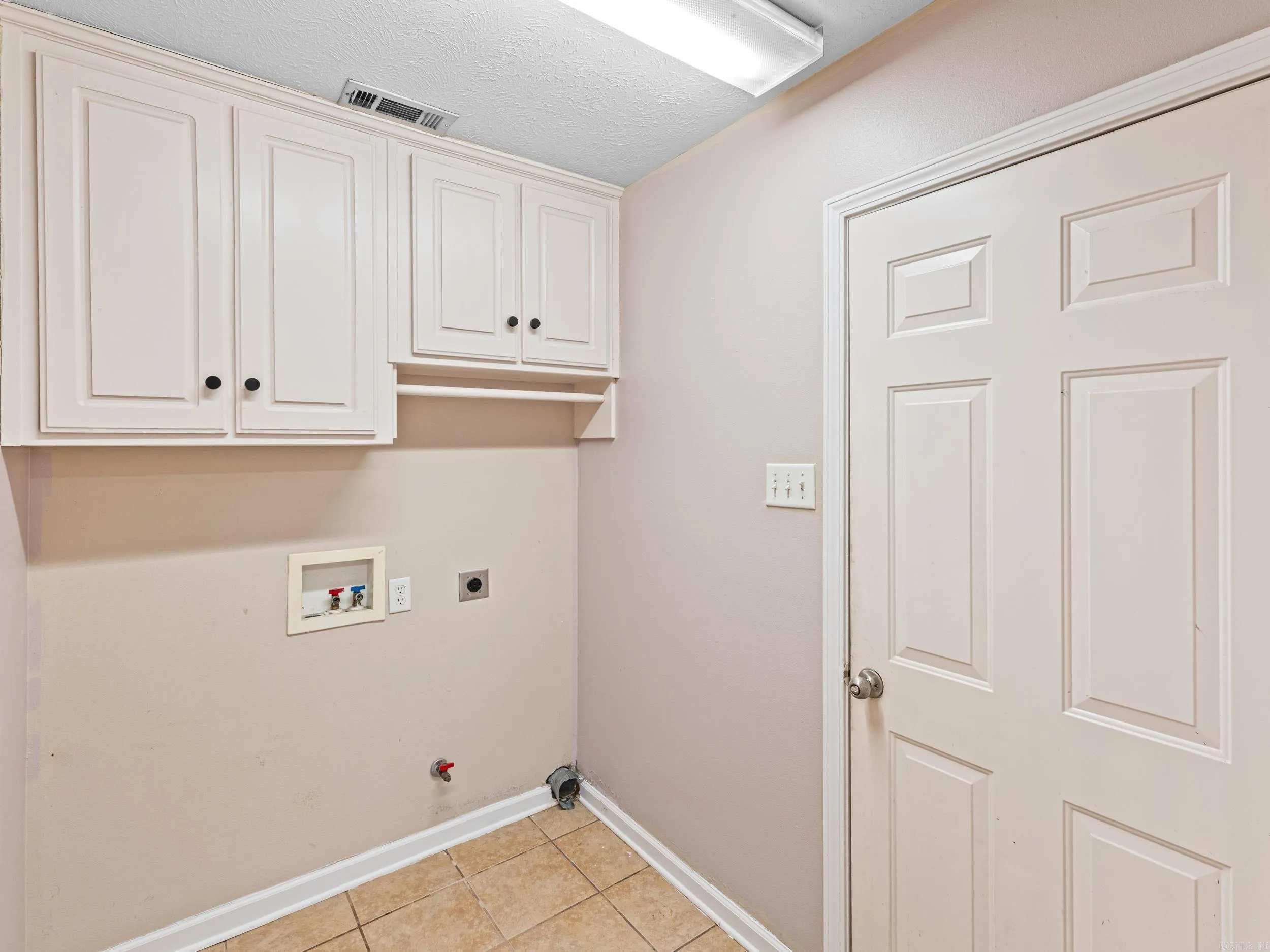 Property at 46  Thunderbird - Image 21