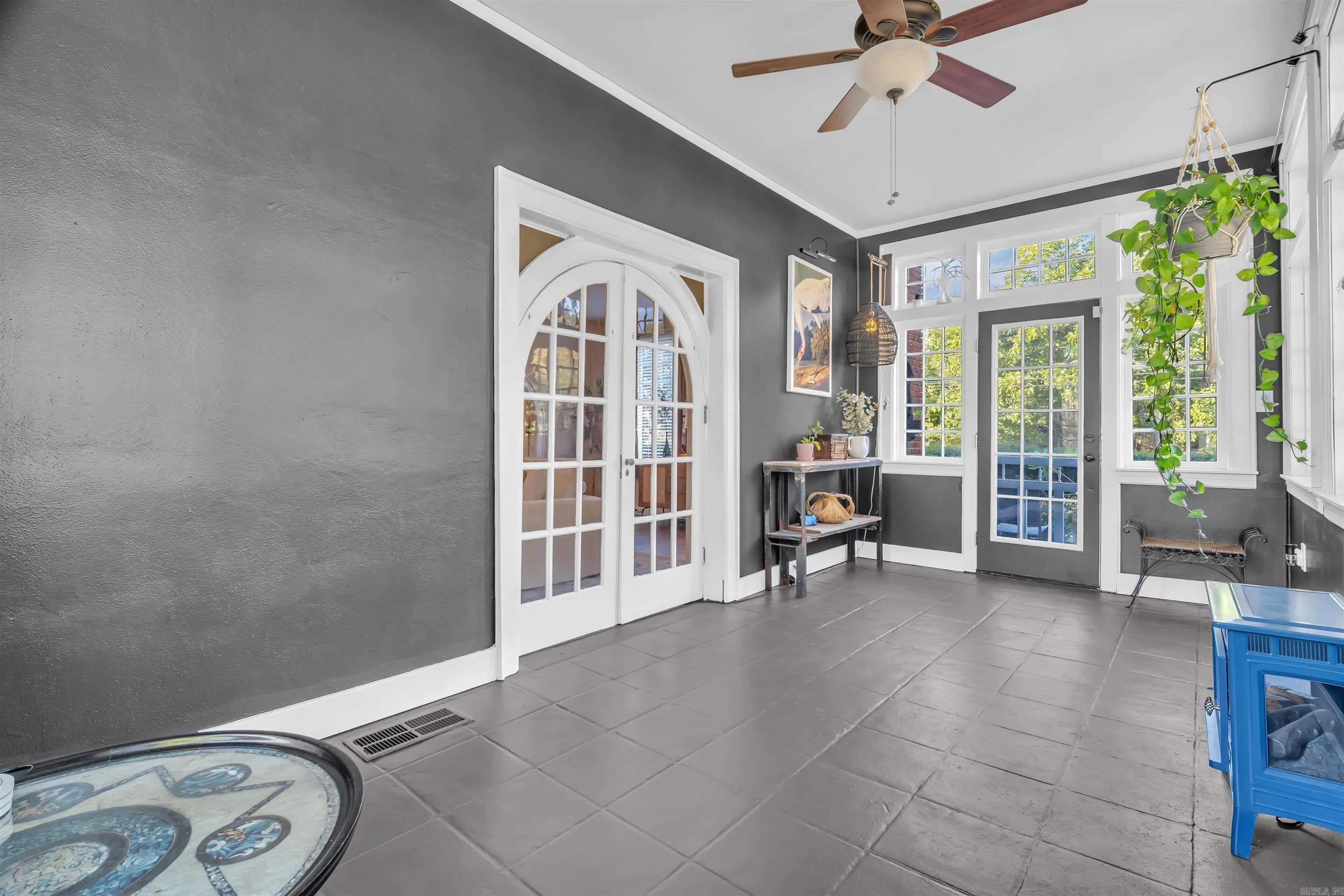 Property at 403 W Church - Image 11