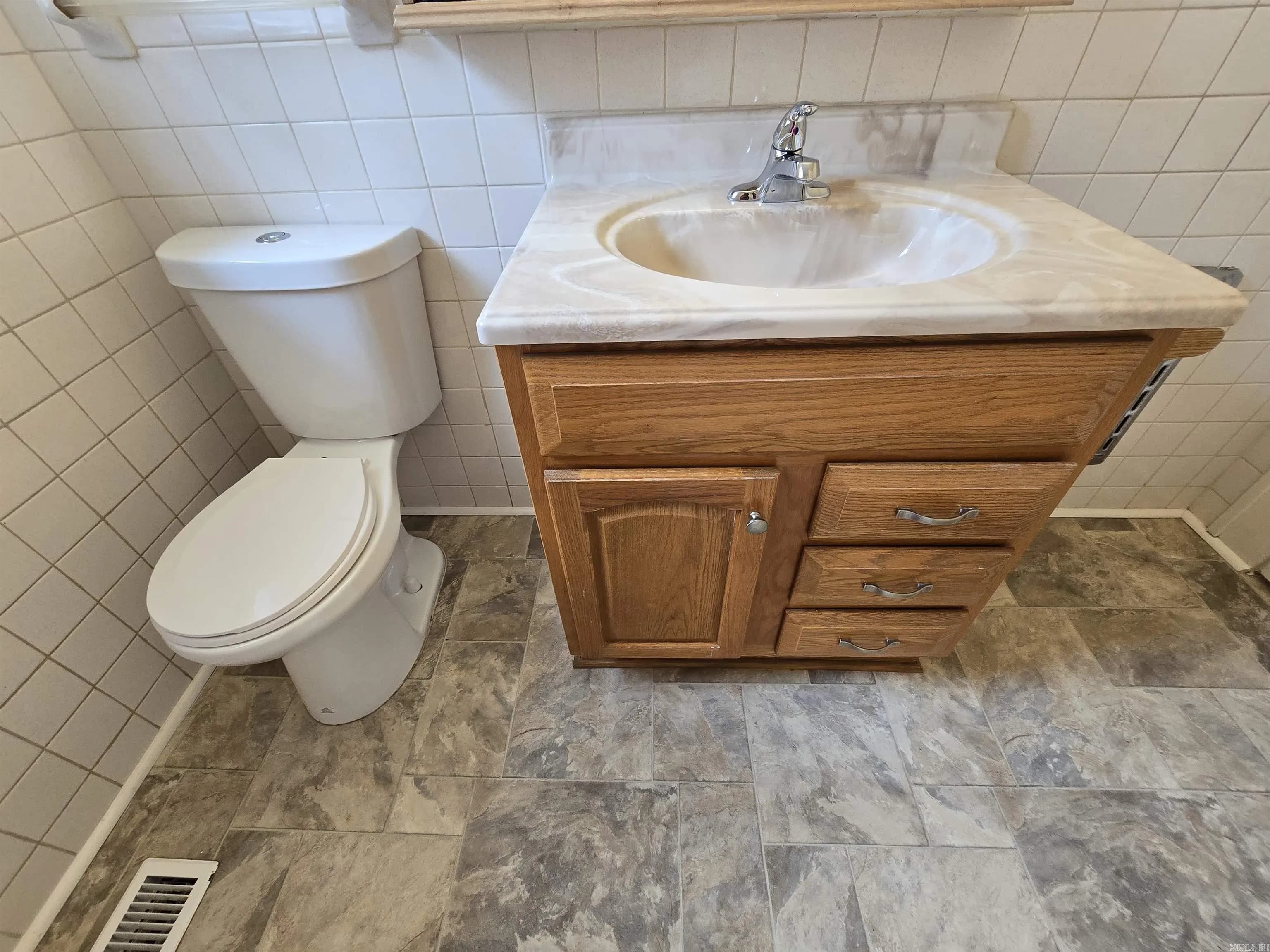 Property at 3117 N Cypress - Image 31