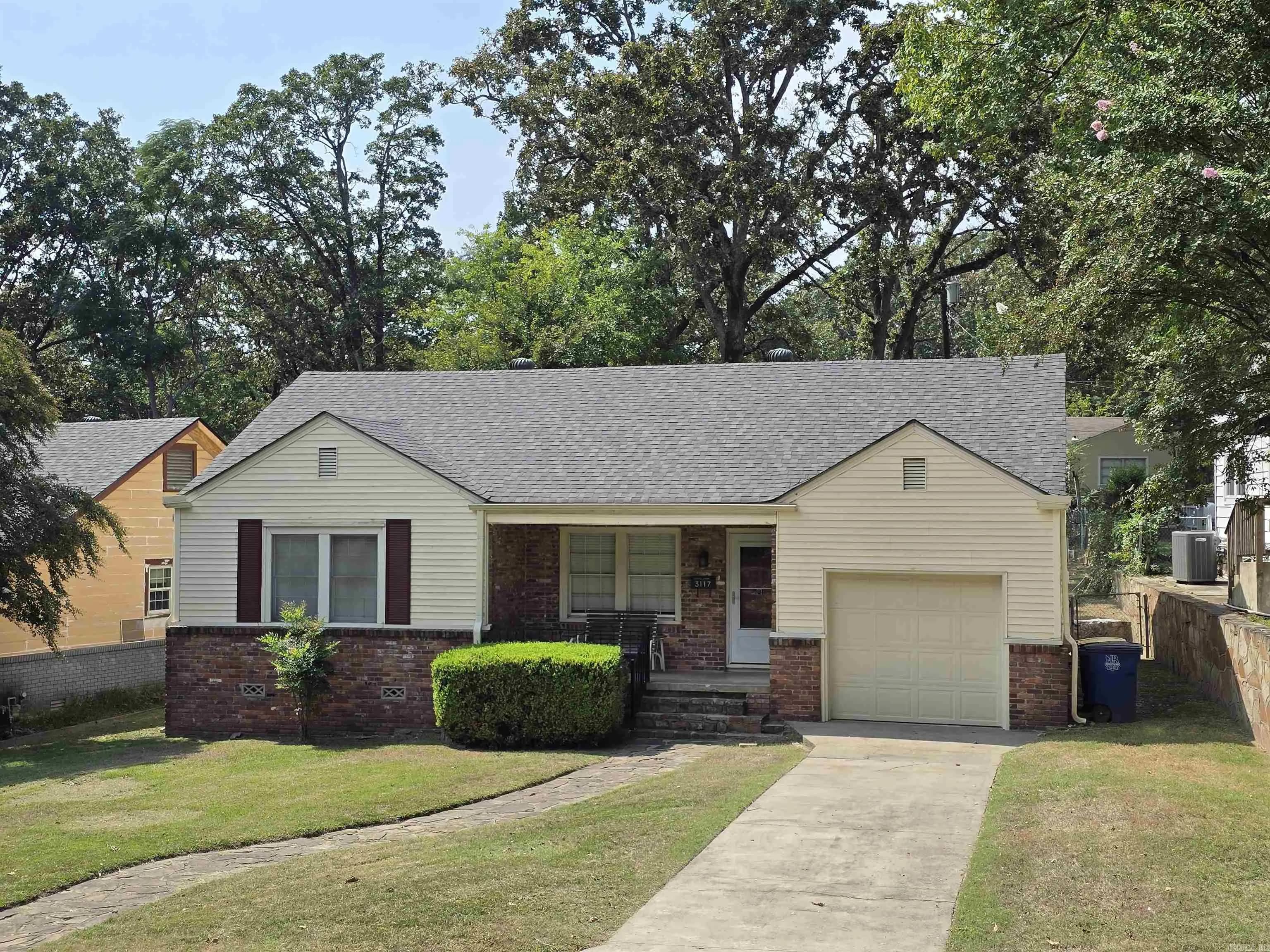 Property at 3117 N Cypress - Image 48