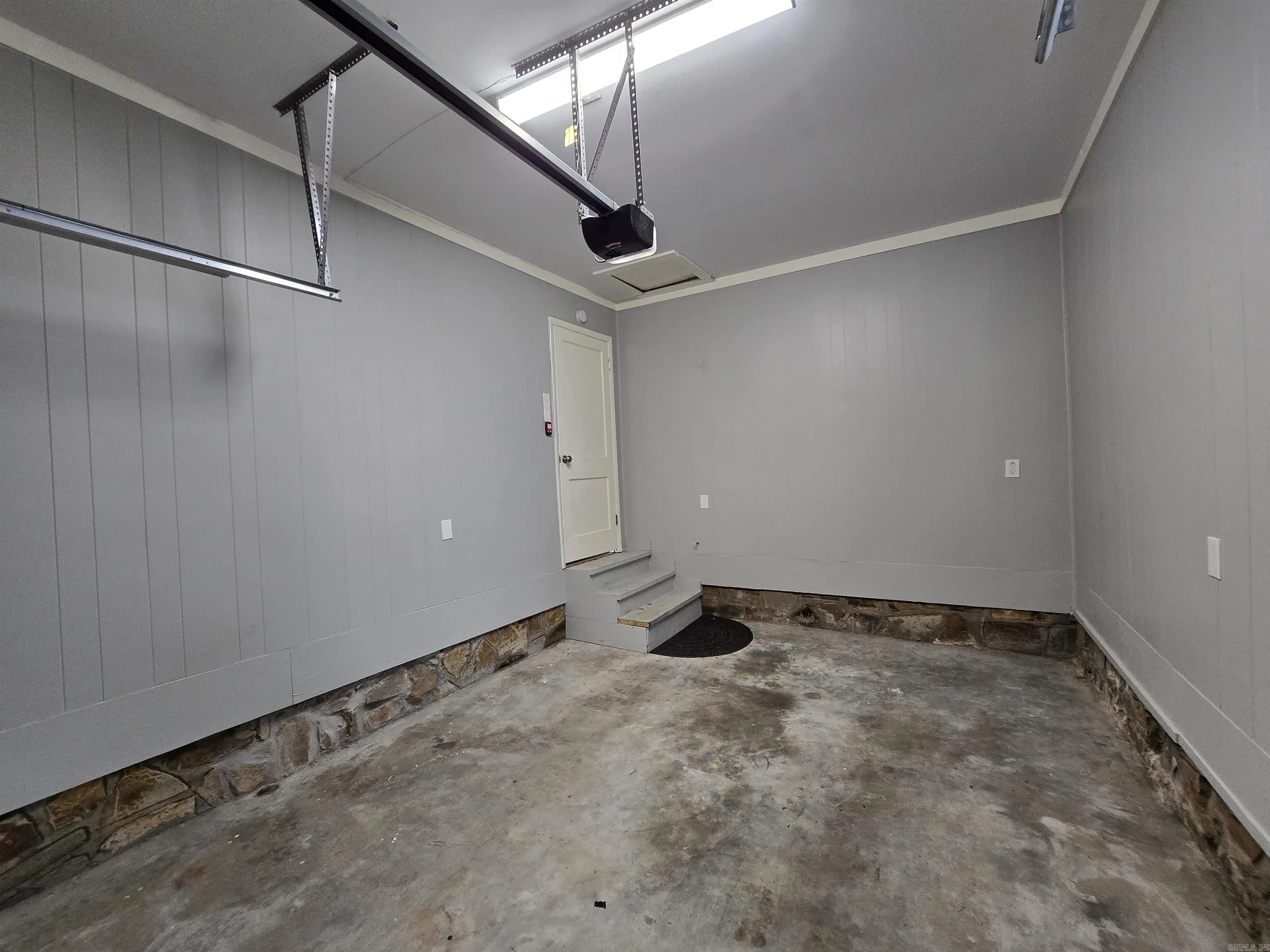 Property at 3117 N Cypress - Image 44
