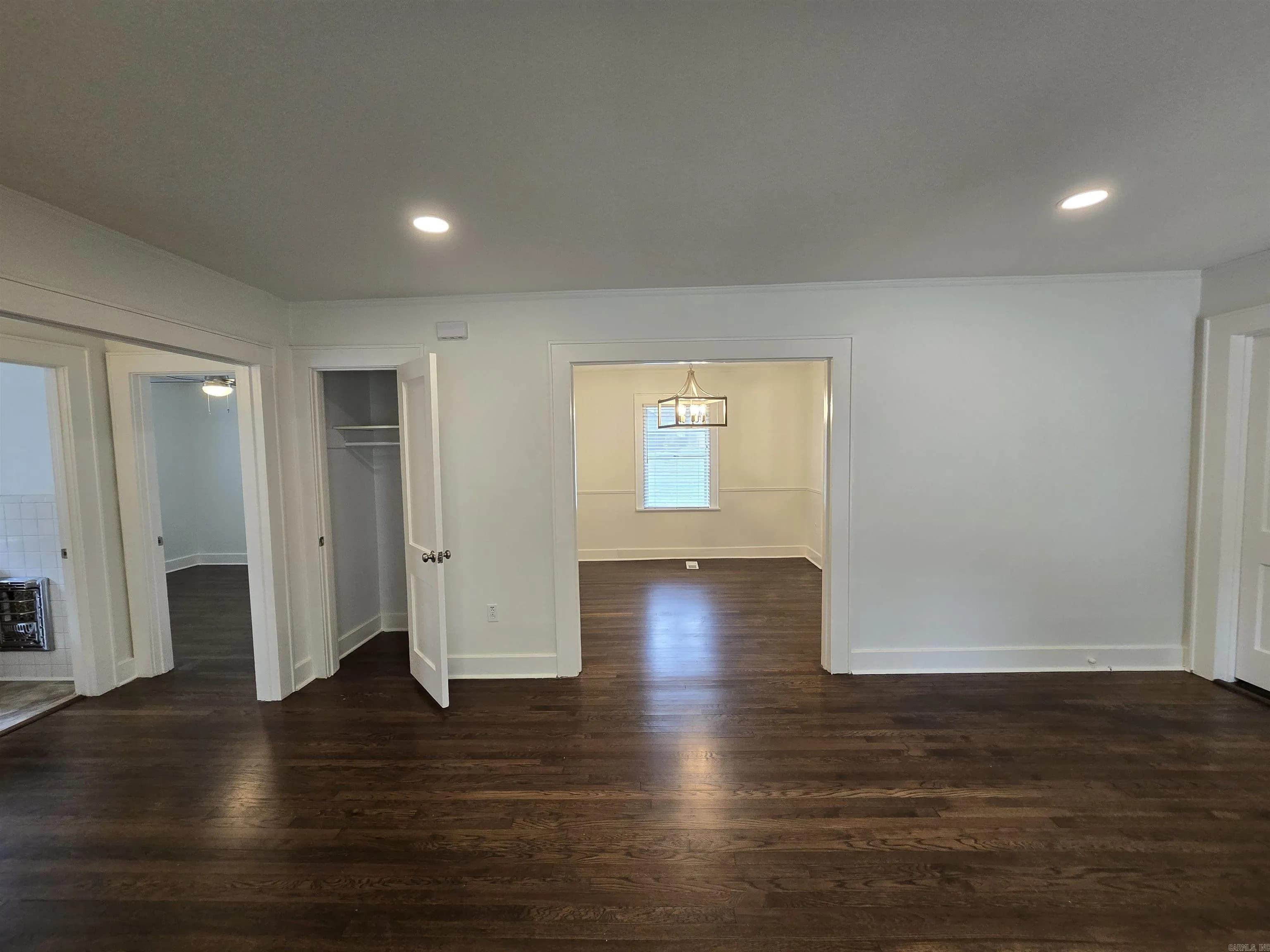 Property at 3117 N Cypress - Image 11