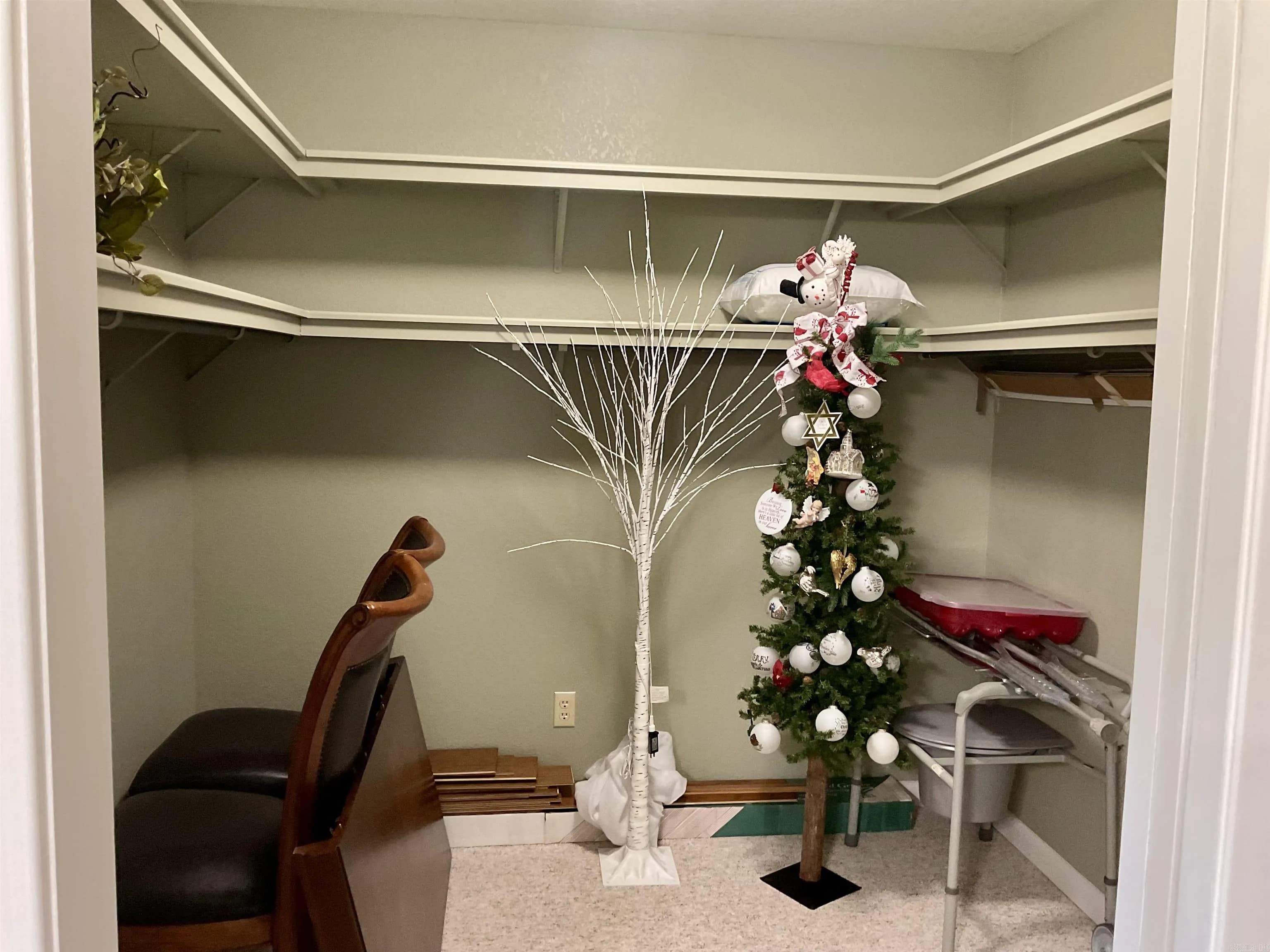 Property at 18  Southridge - Image 31