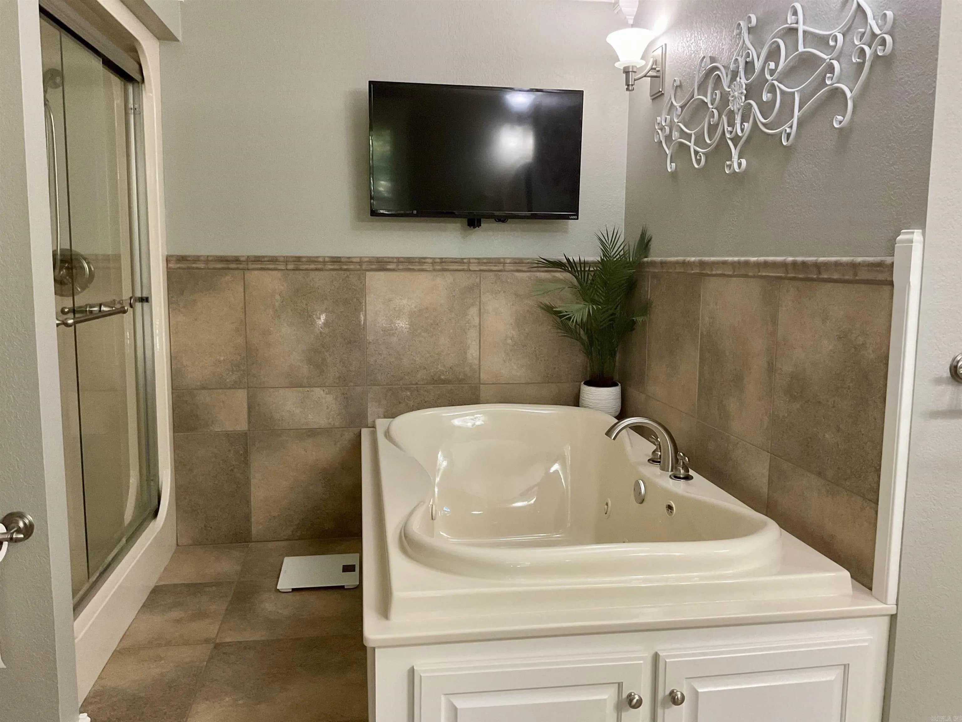 Property at 18  Southridge - Image 28