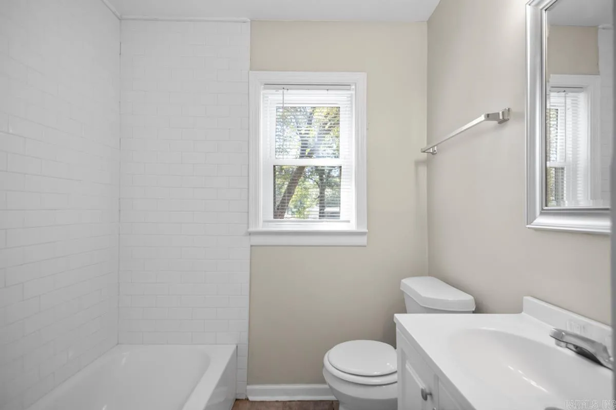 Property at 709  Hill - Image 14