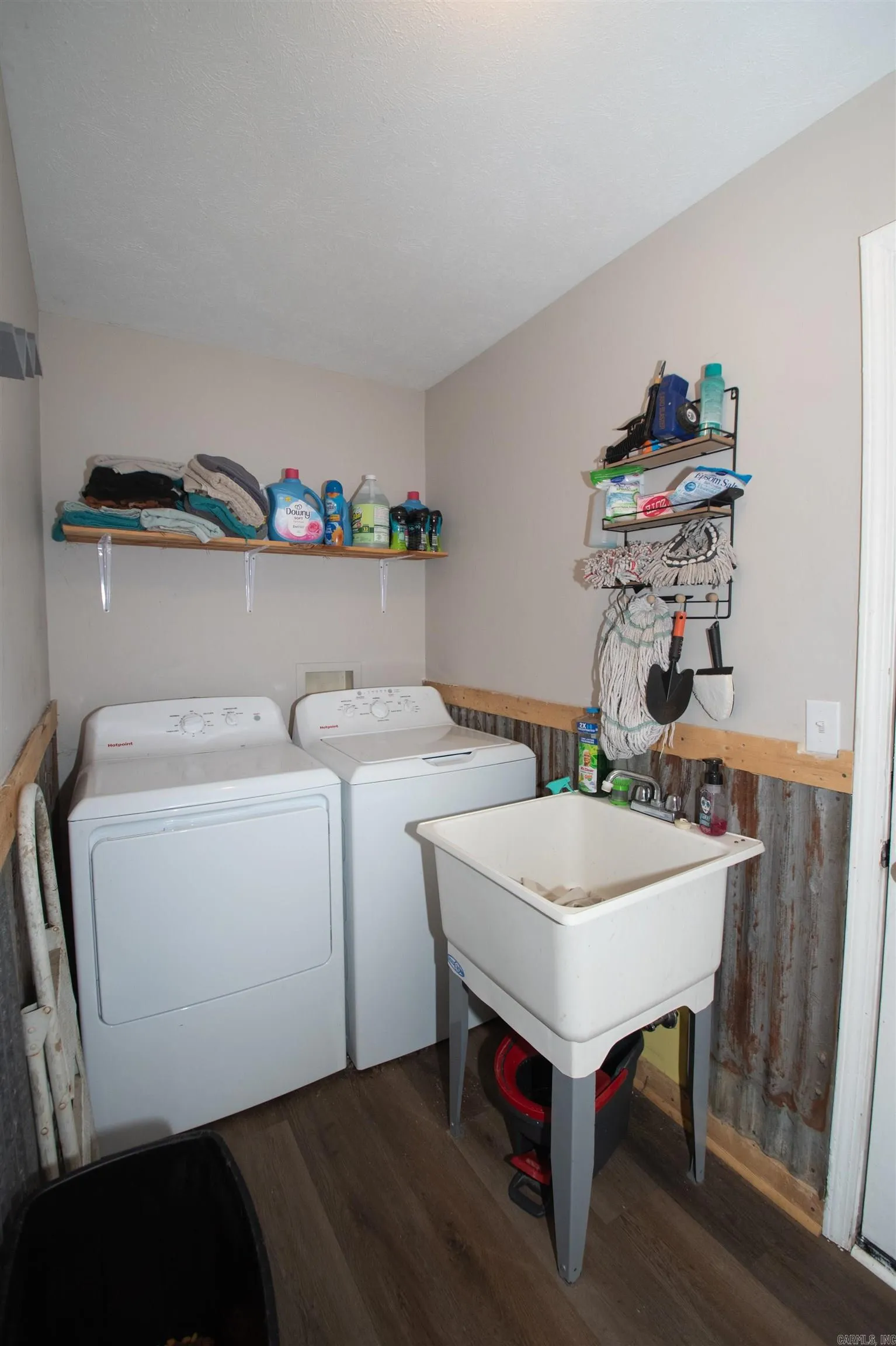 Property at 801 N Beech - Image 30