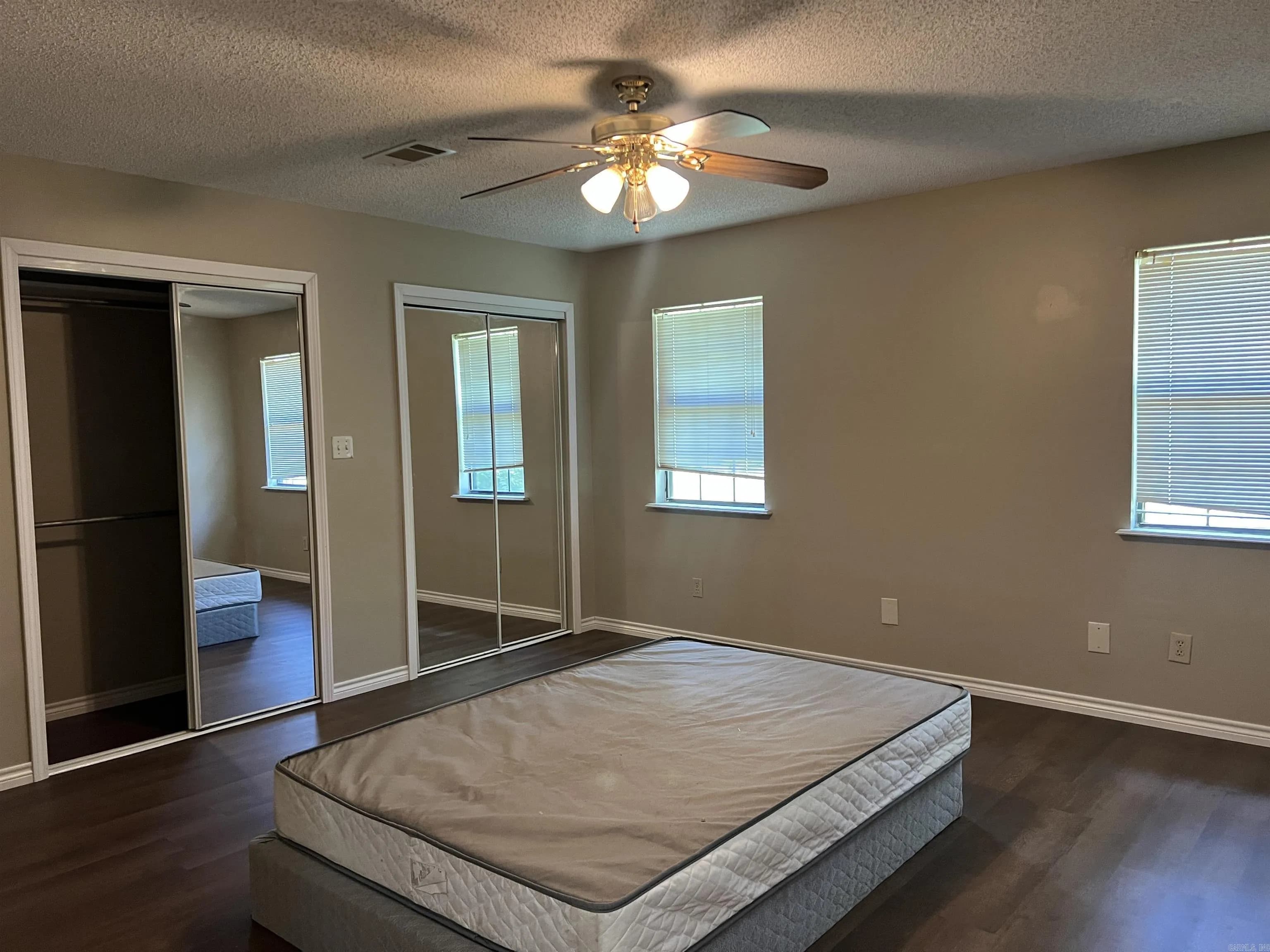 Property at 3007  Besly - Image 16