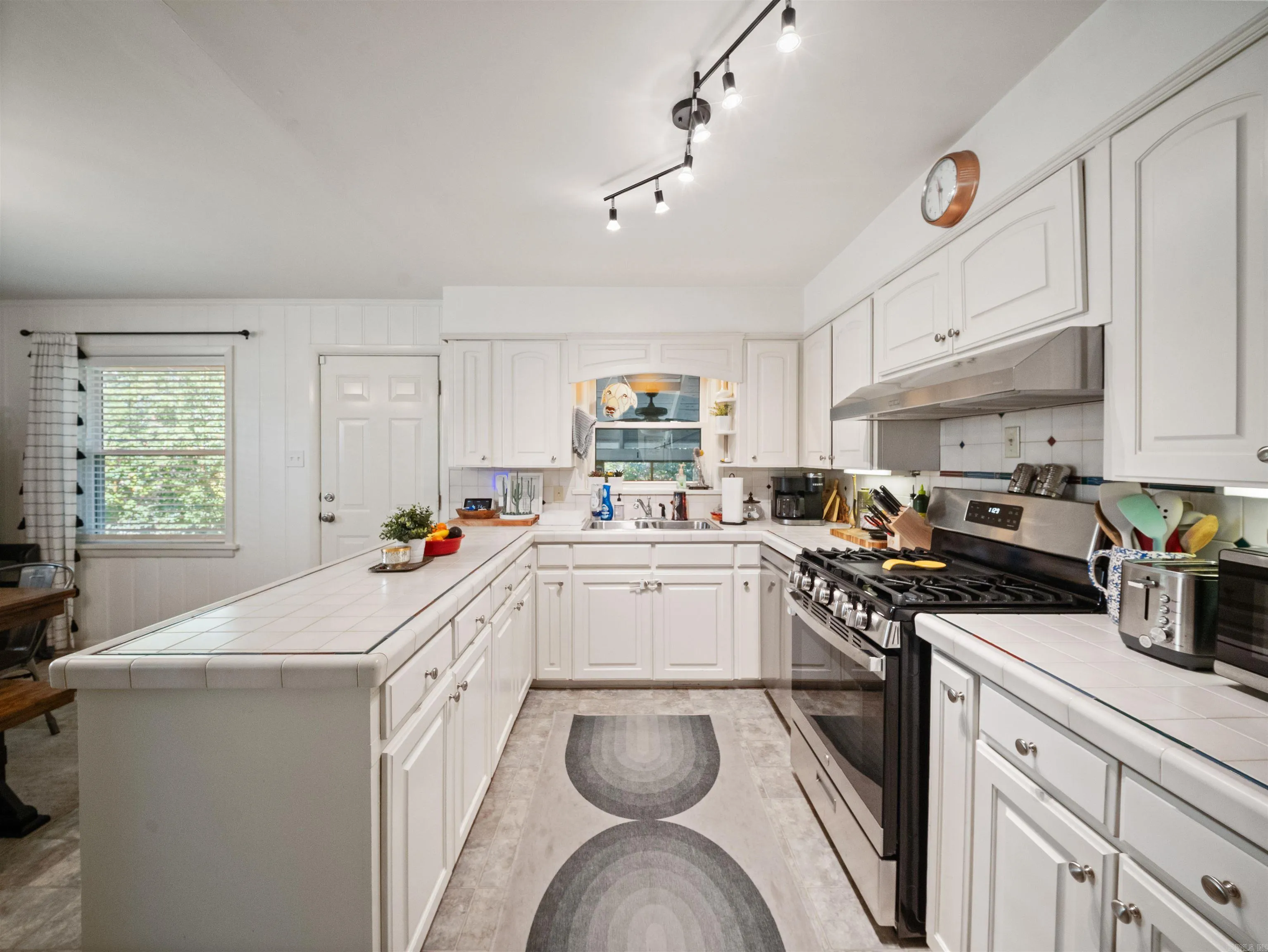 Property at 124  Indian trl - Image 12