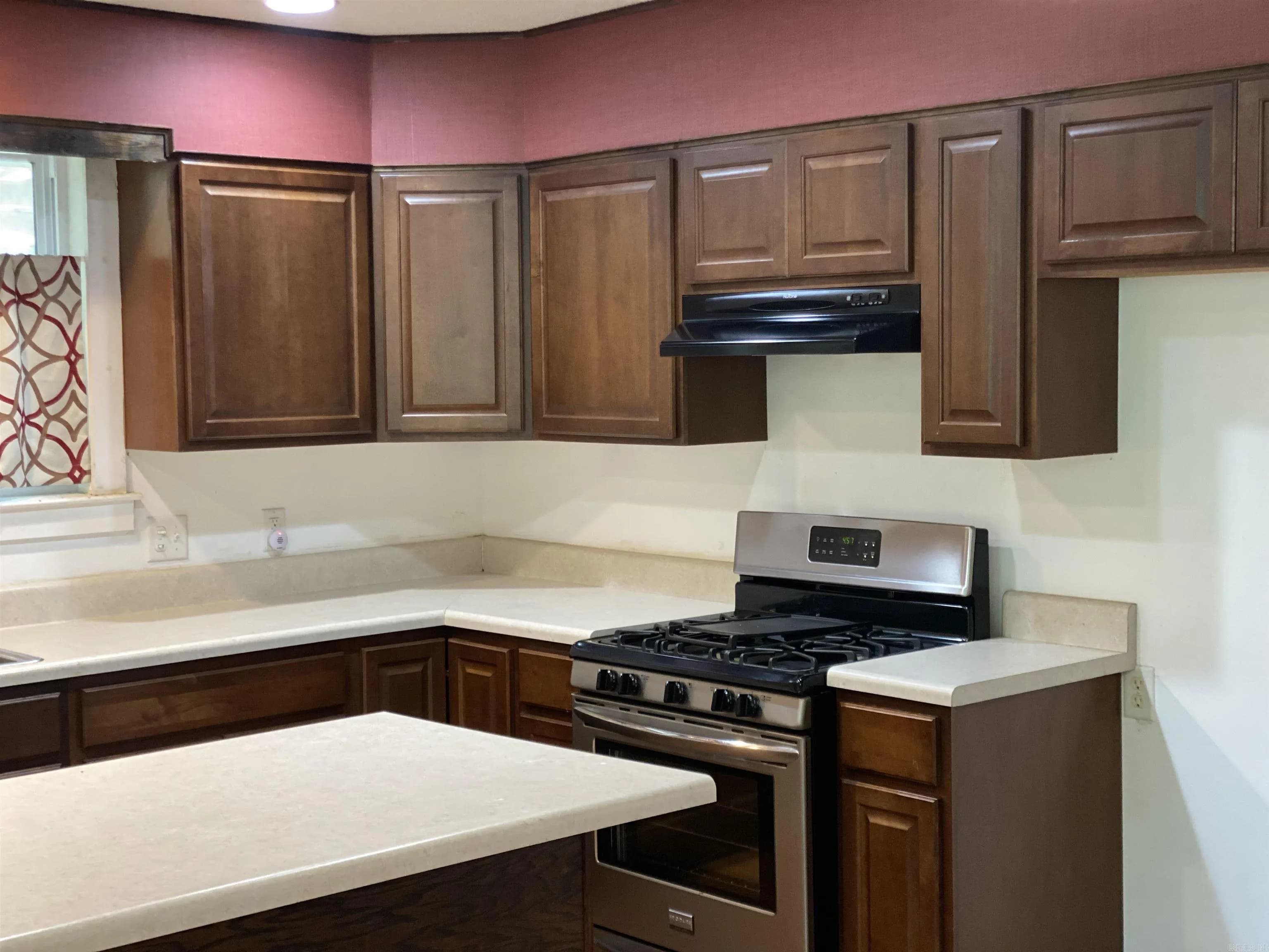 Property at 816 W 37th - Image 11